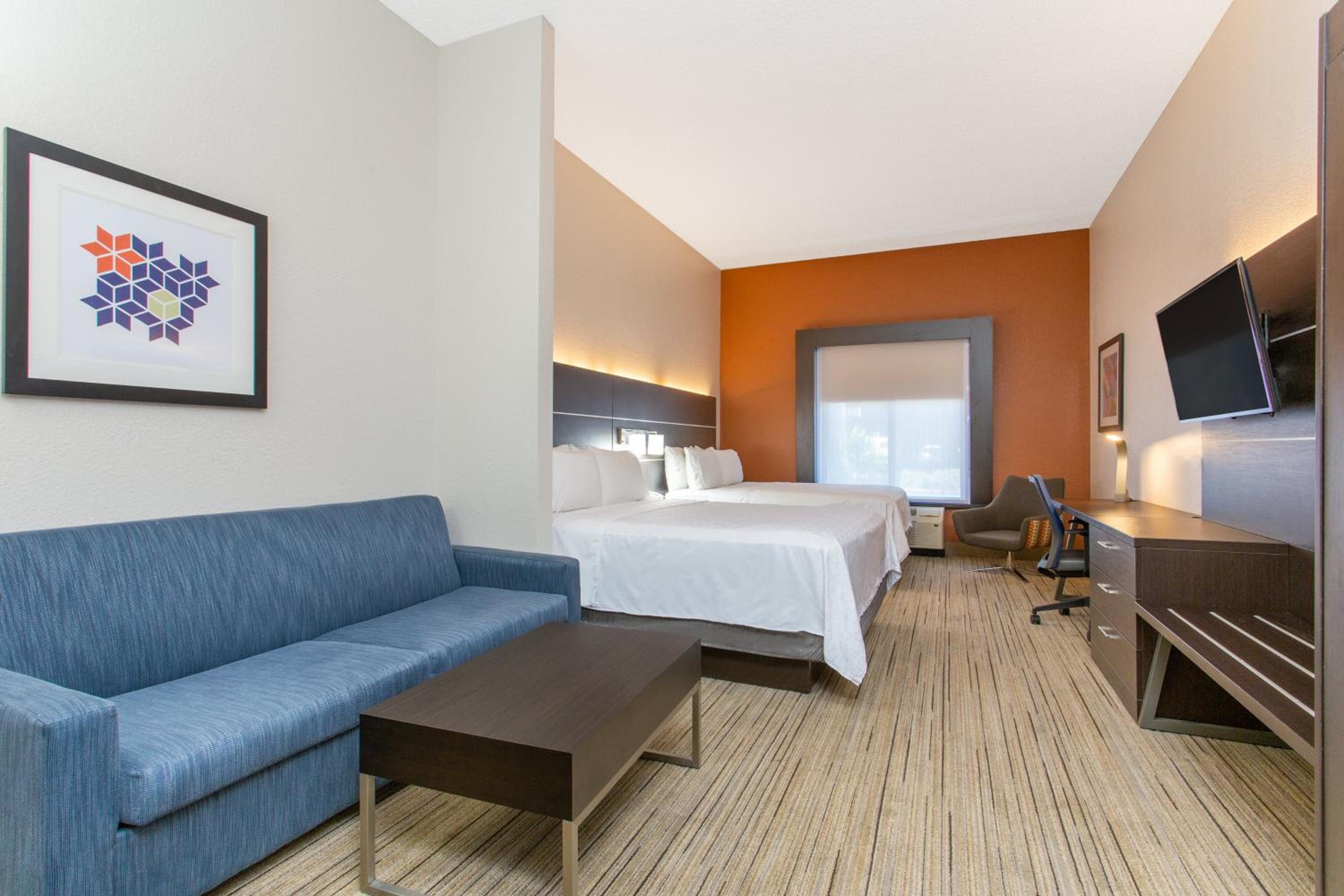Suite with Two Queen Beds - Photo 2