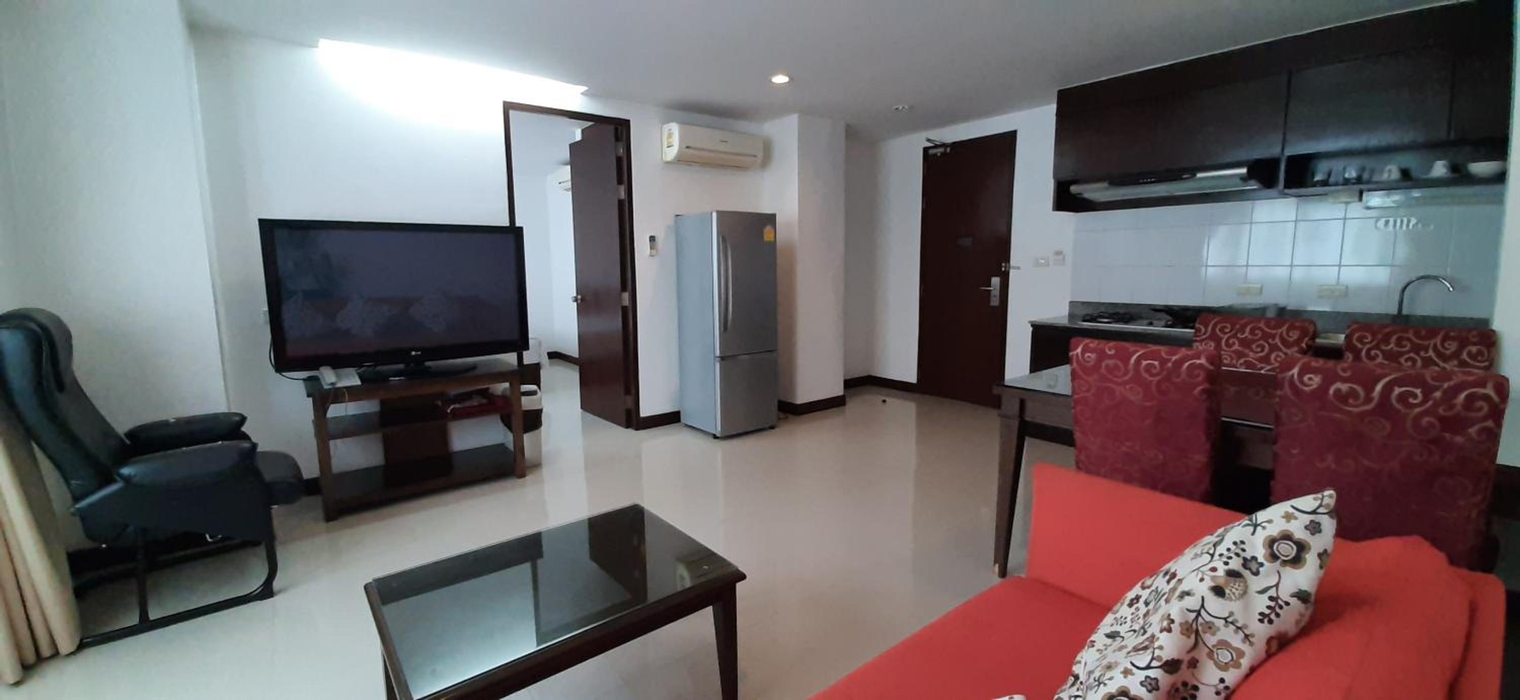 One-Bedroom Apartment photo 2
