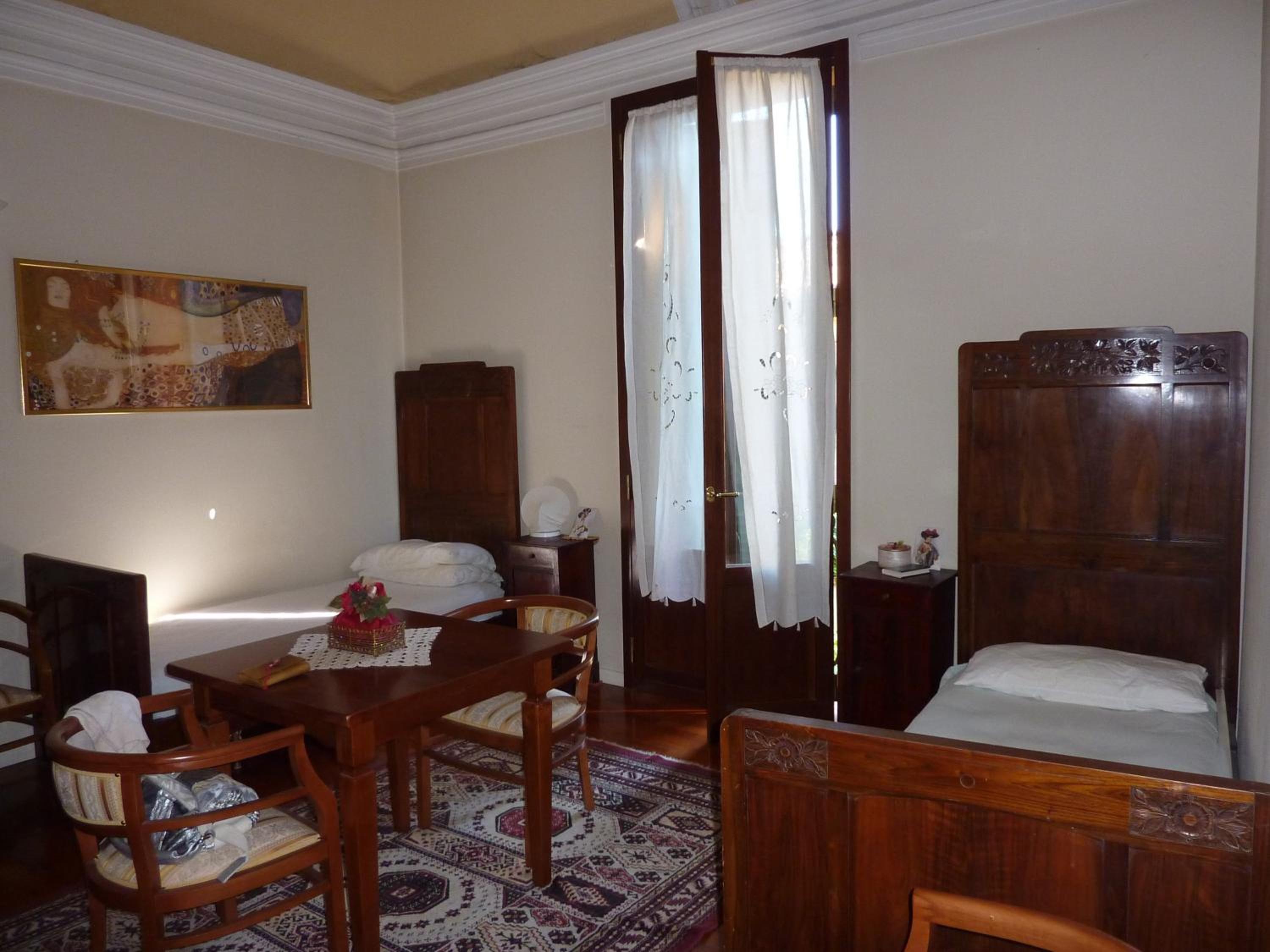 Twin Room with Private External Bathroom photo 1