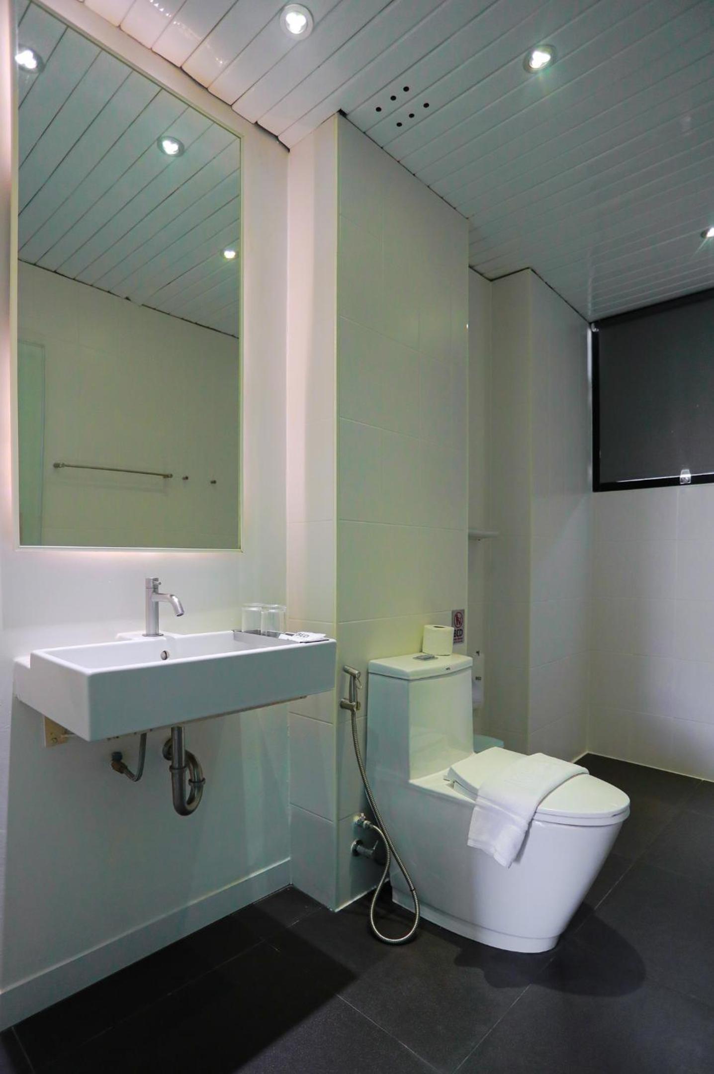 Standard Double Room - Photo 12