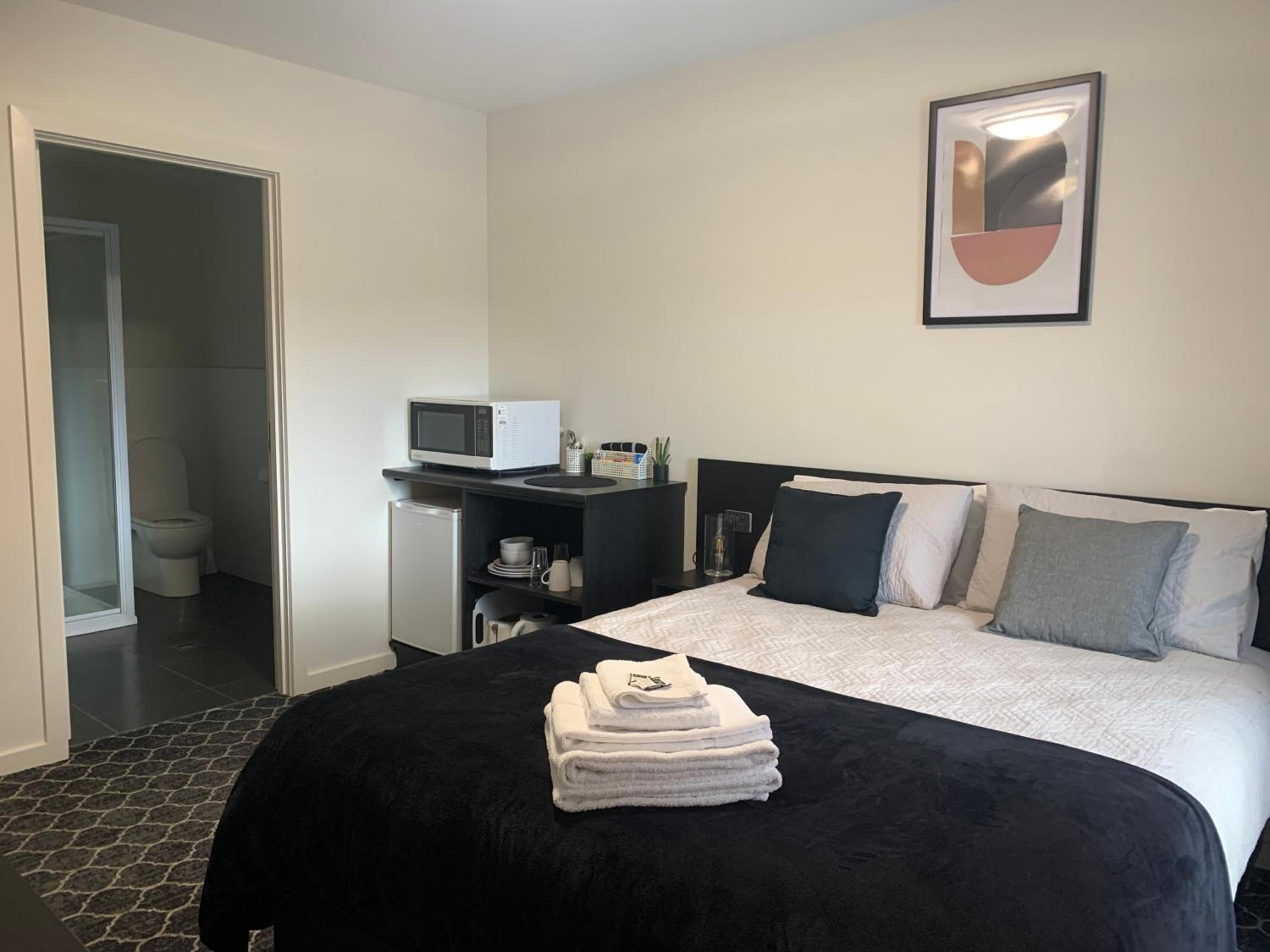 Queen Suite - Photo 3