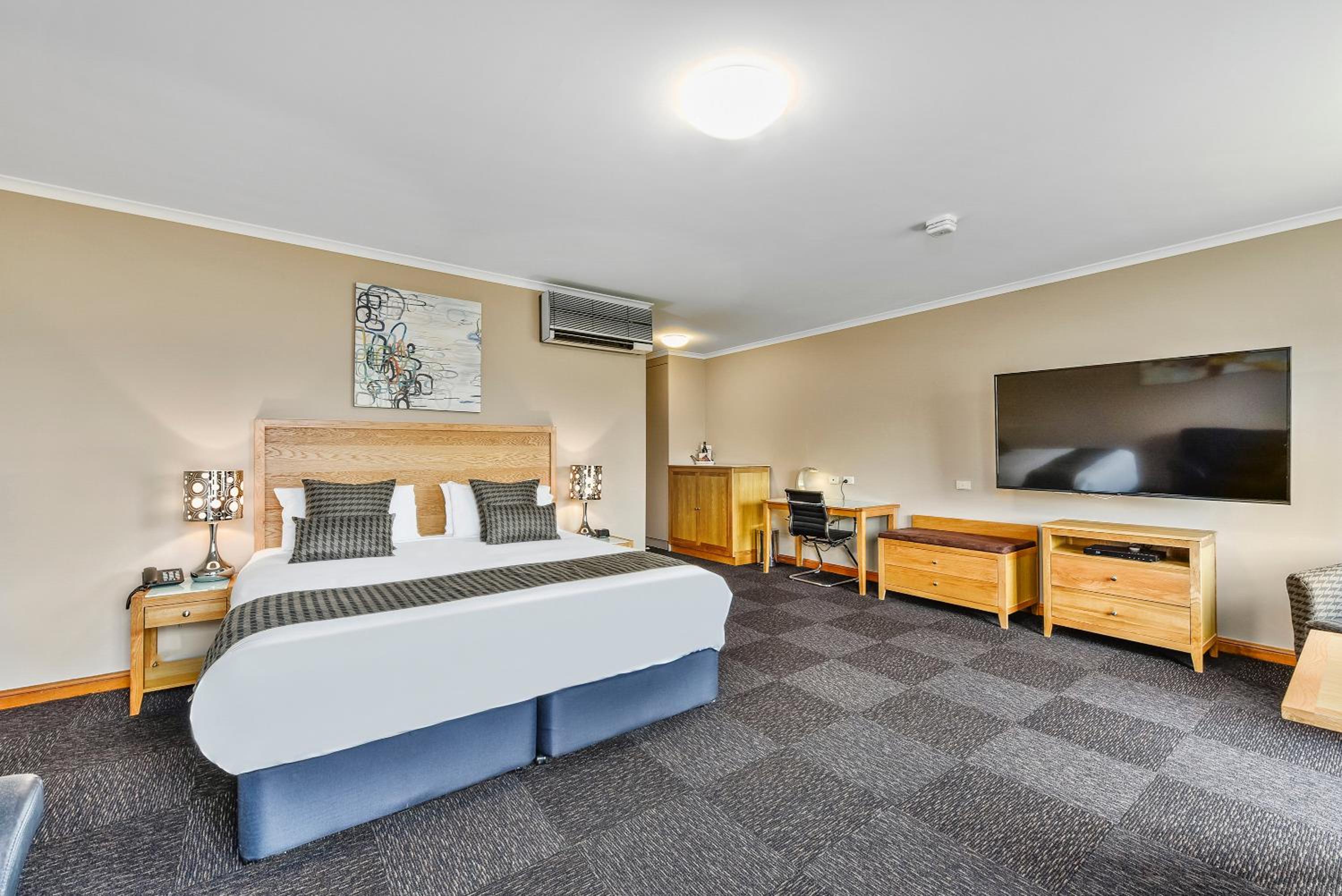 Premier King Room - Photo 1