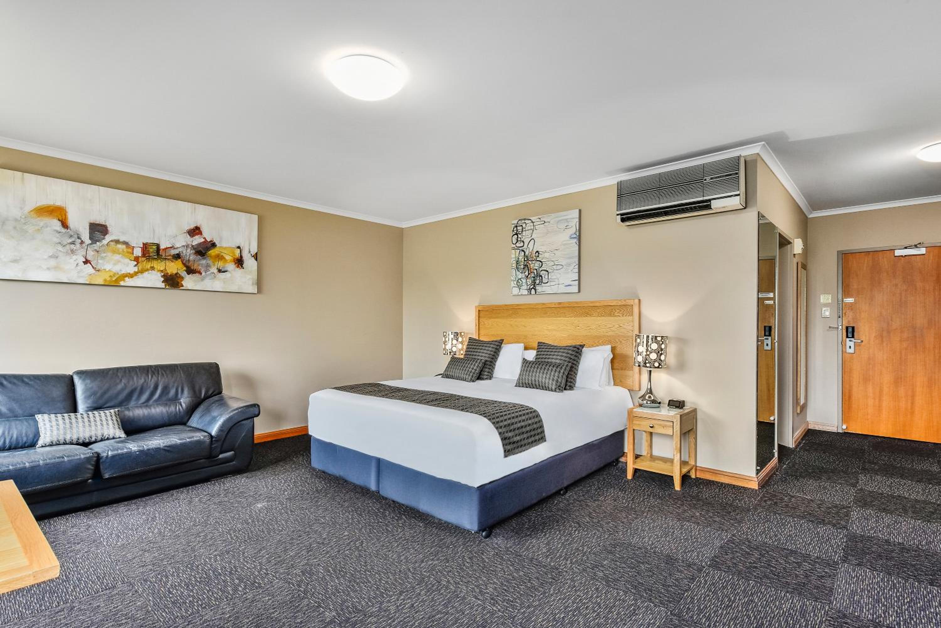 Premier King Room - Photo 3