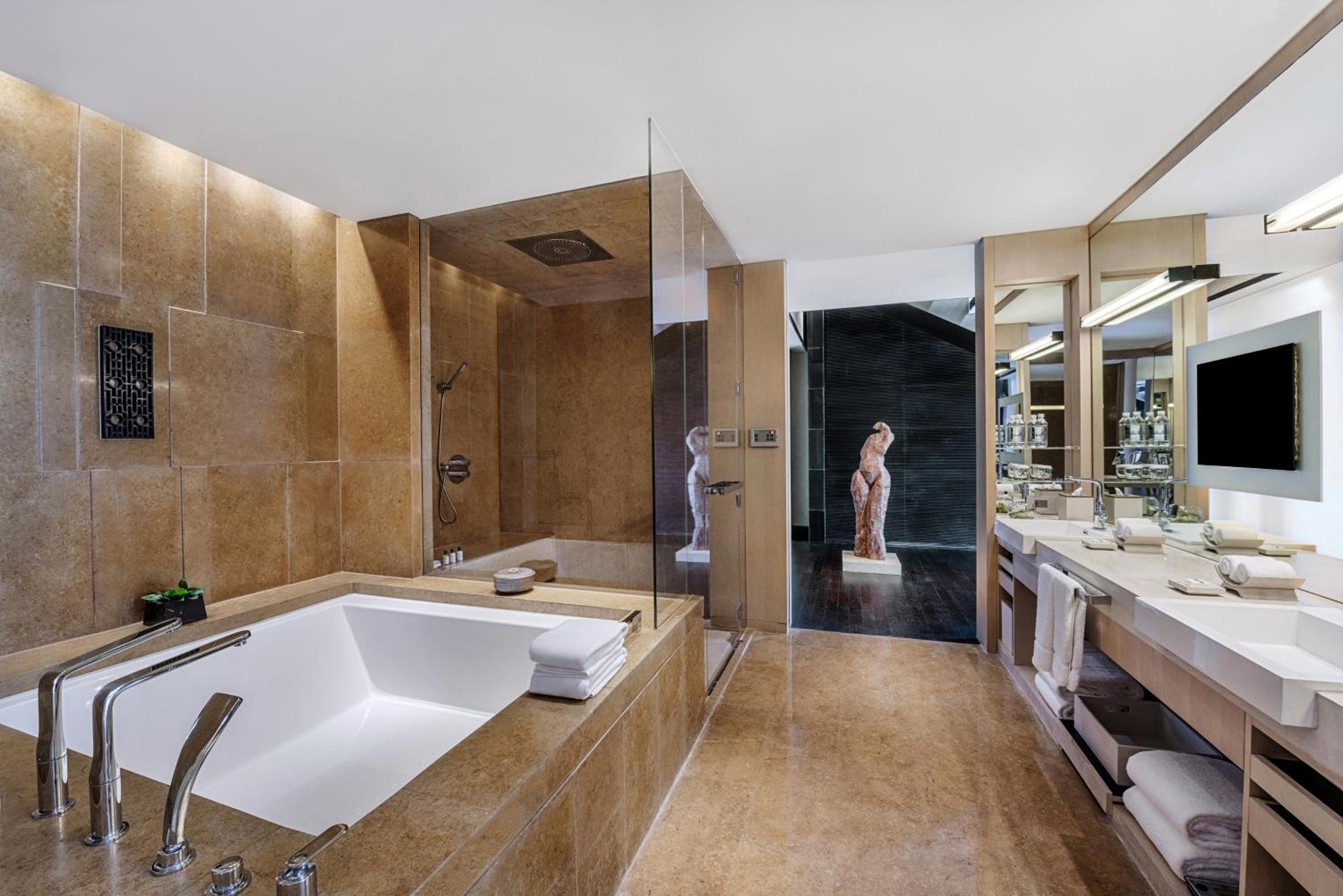 Penthouse Suite - Photo 2