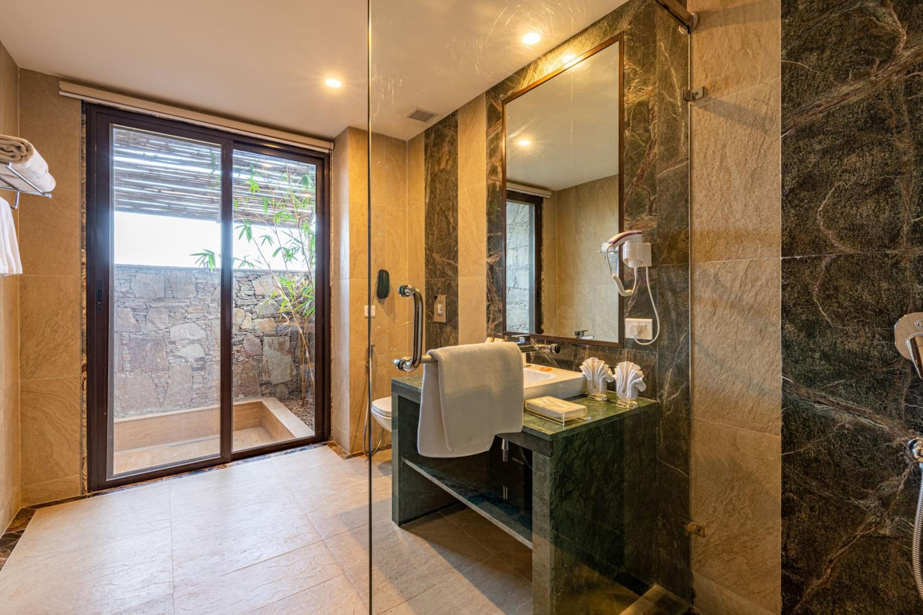 Luxury Cottage with Balcony – 20% off on F&B, 20% off on Spa and Laundry, Happy Hours from 11 AM to 7 PM