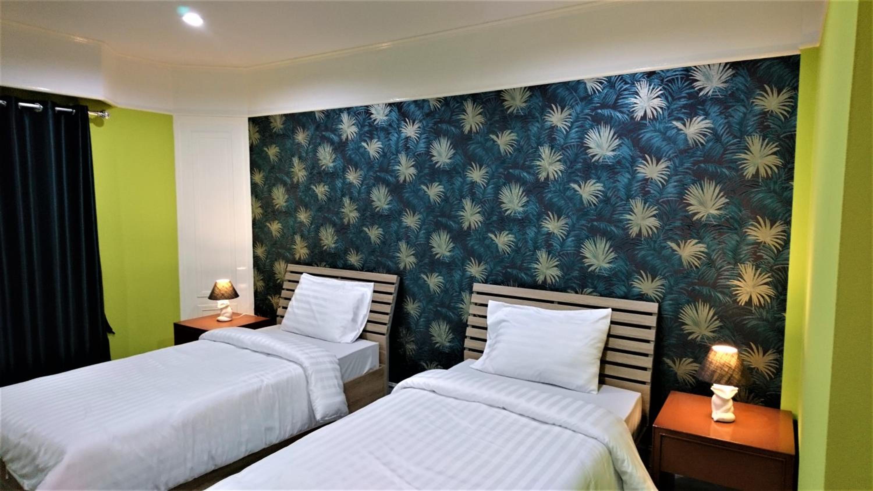 Twin Room with Private Bathroom - Photo 6
