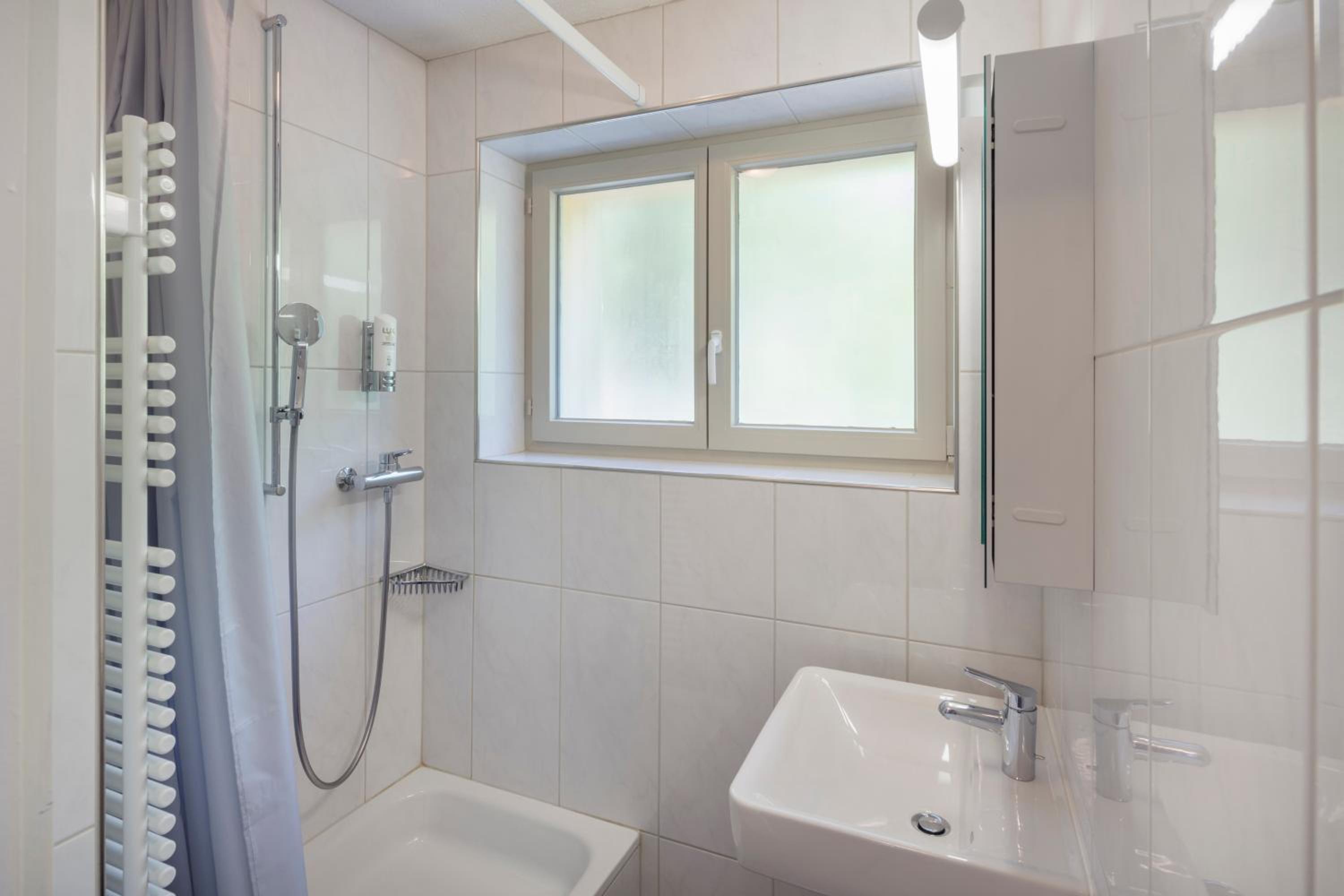 Family Room with Private Bathroom photo 2