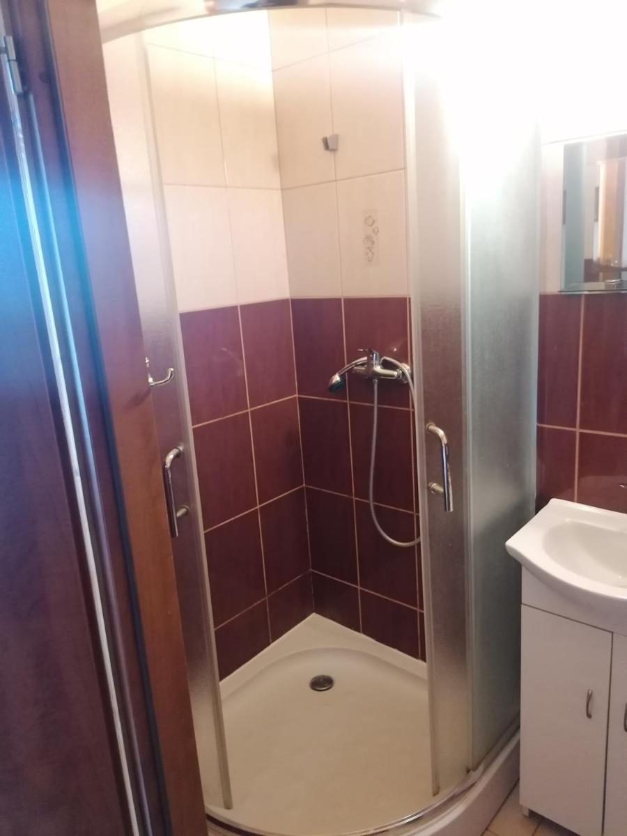 Large Double Room - Photo 3