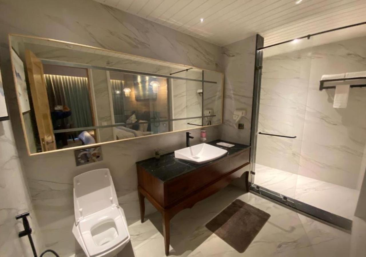 Superior King Room - Photo 7