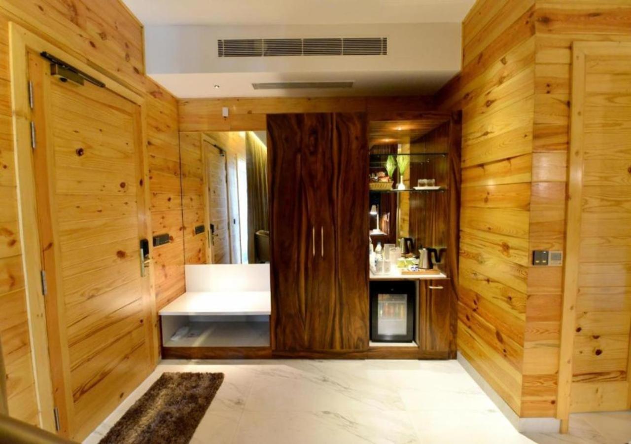 Superior King Room - Photo 12
