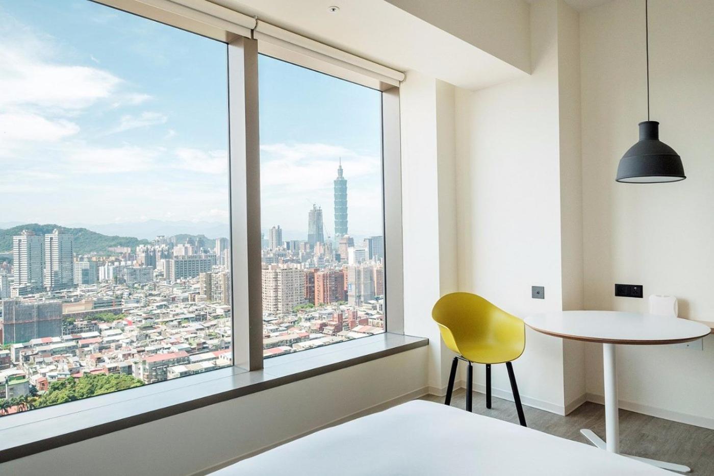 Medium King 101 View Room - Photo 6