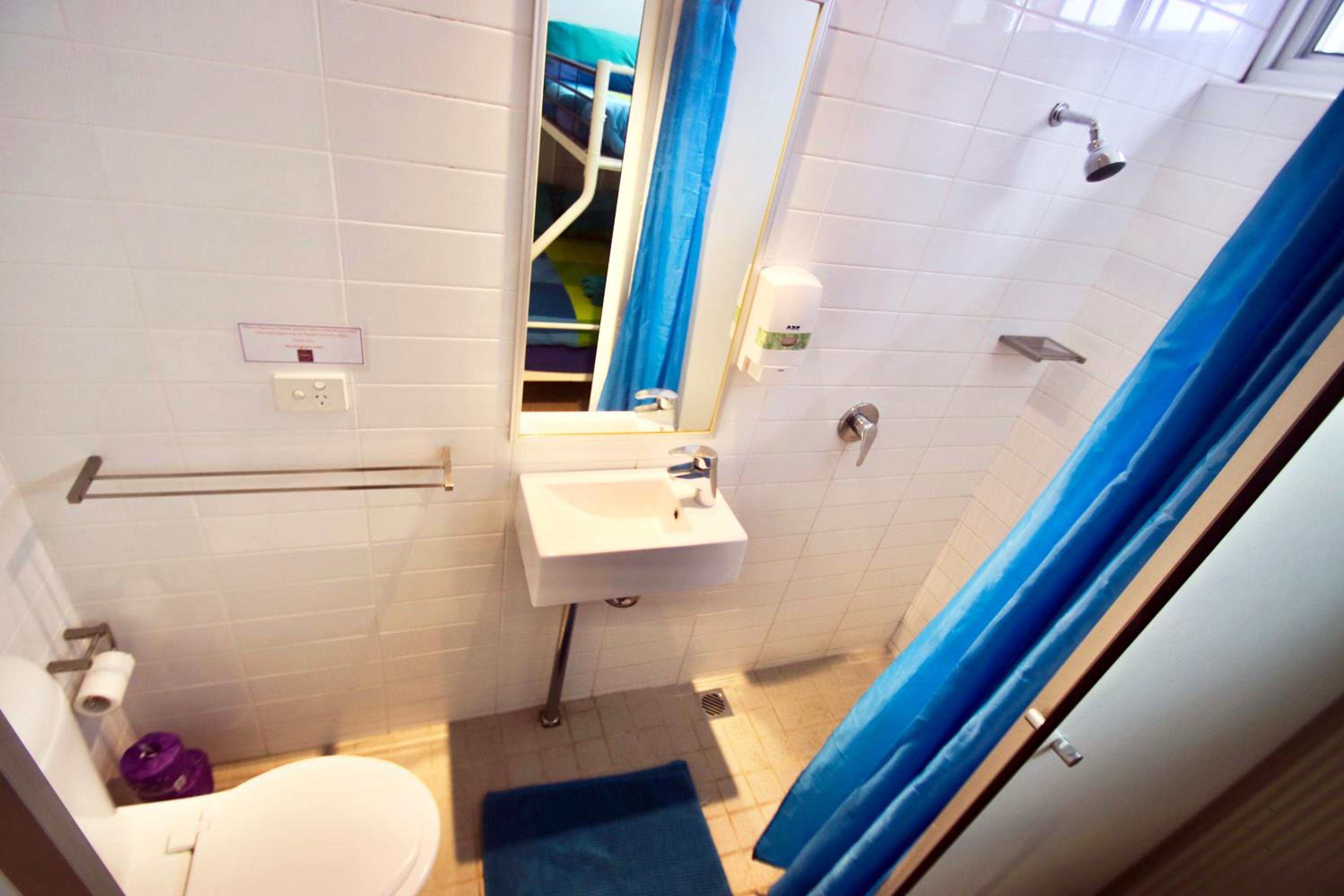 Twin Room with Private Bathroom photo 2