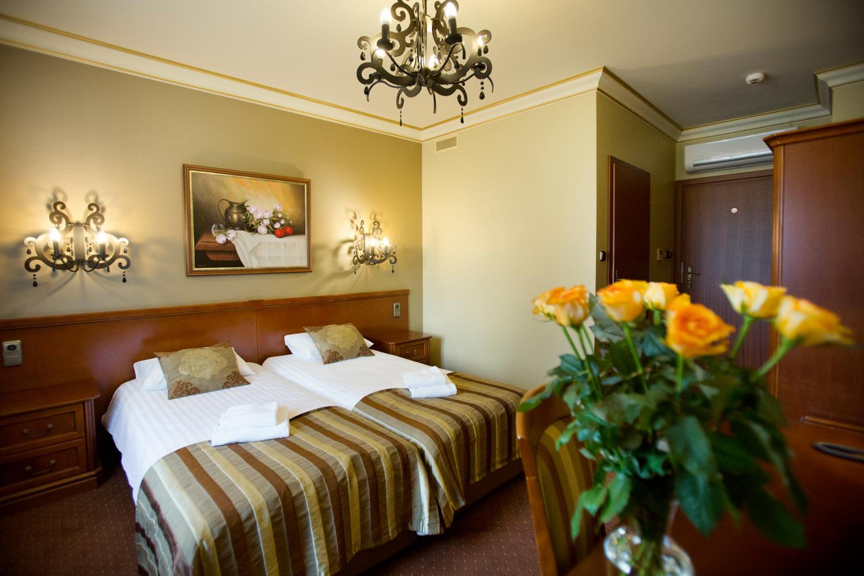 Small Double or Twin Room - Photo 5