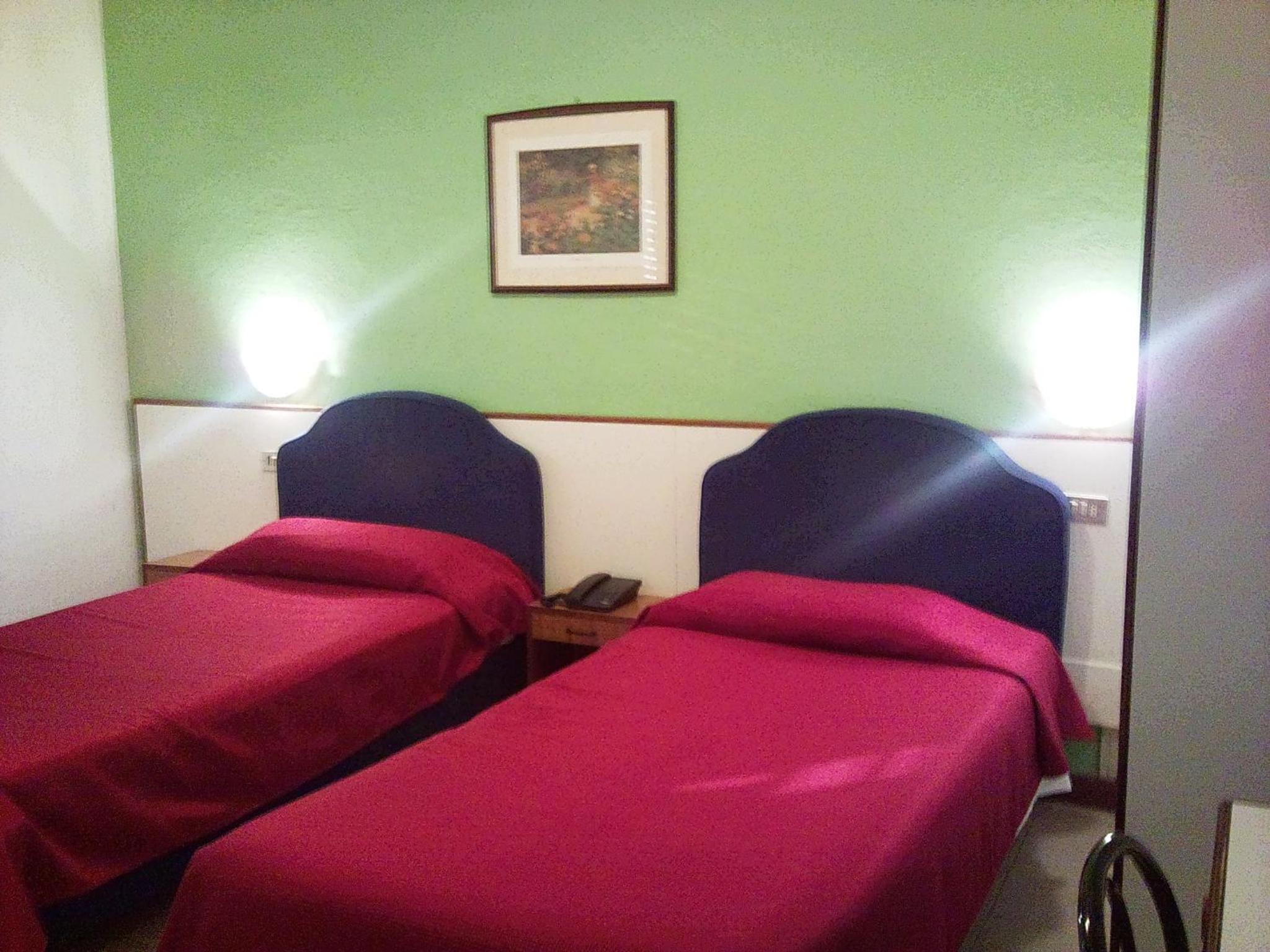 Twin Room with Private Bathroom photo 1