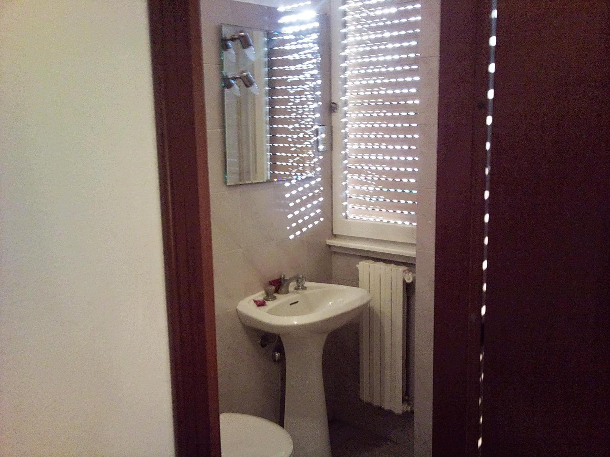 Single Room with Private Bathroom photo 2
