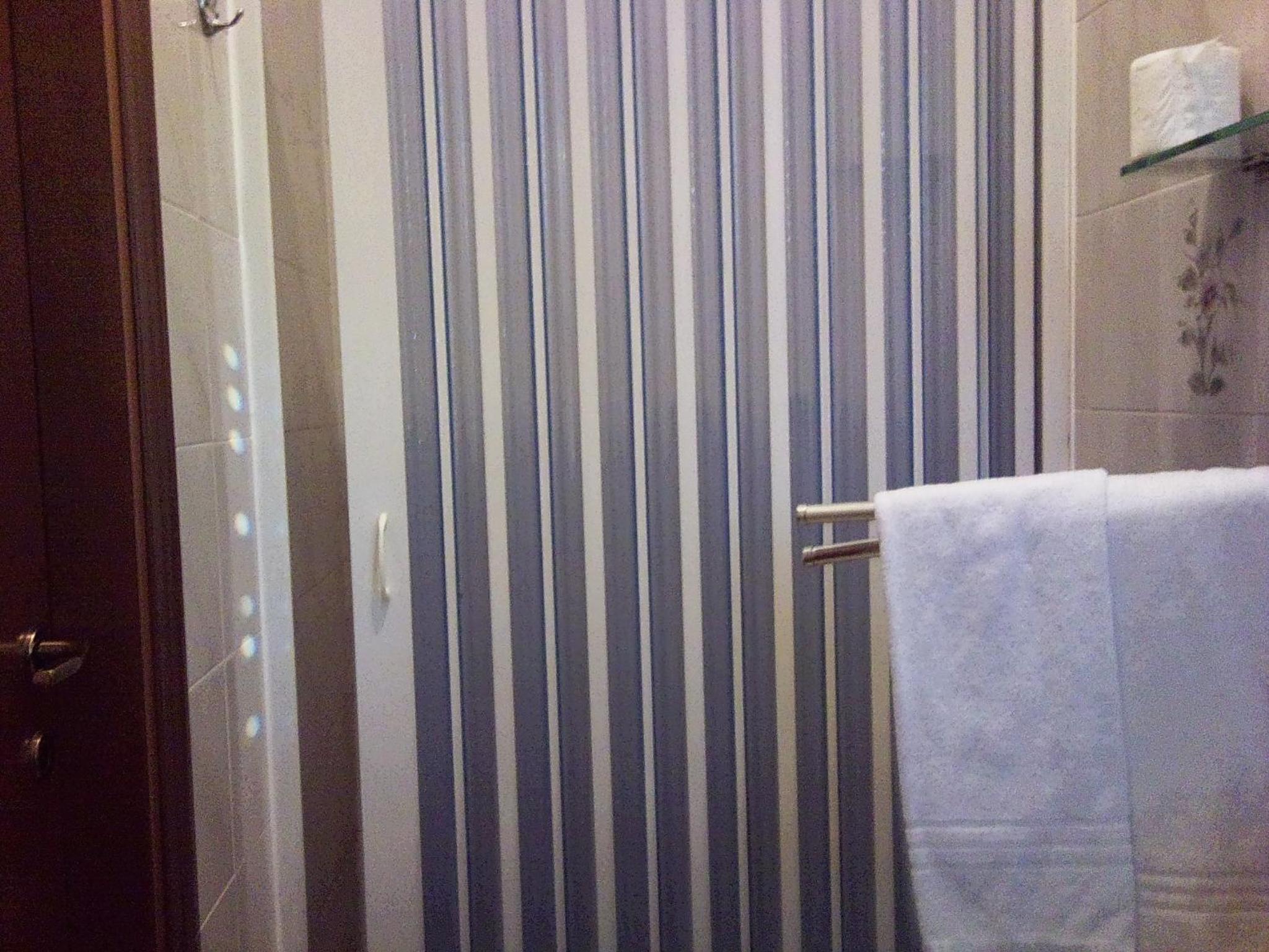 Single Room with Private Bathroom photo 3