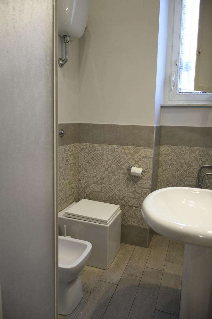 Double Room with Extra Bed and private bathroom - Photo 4