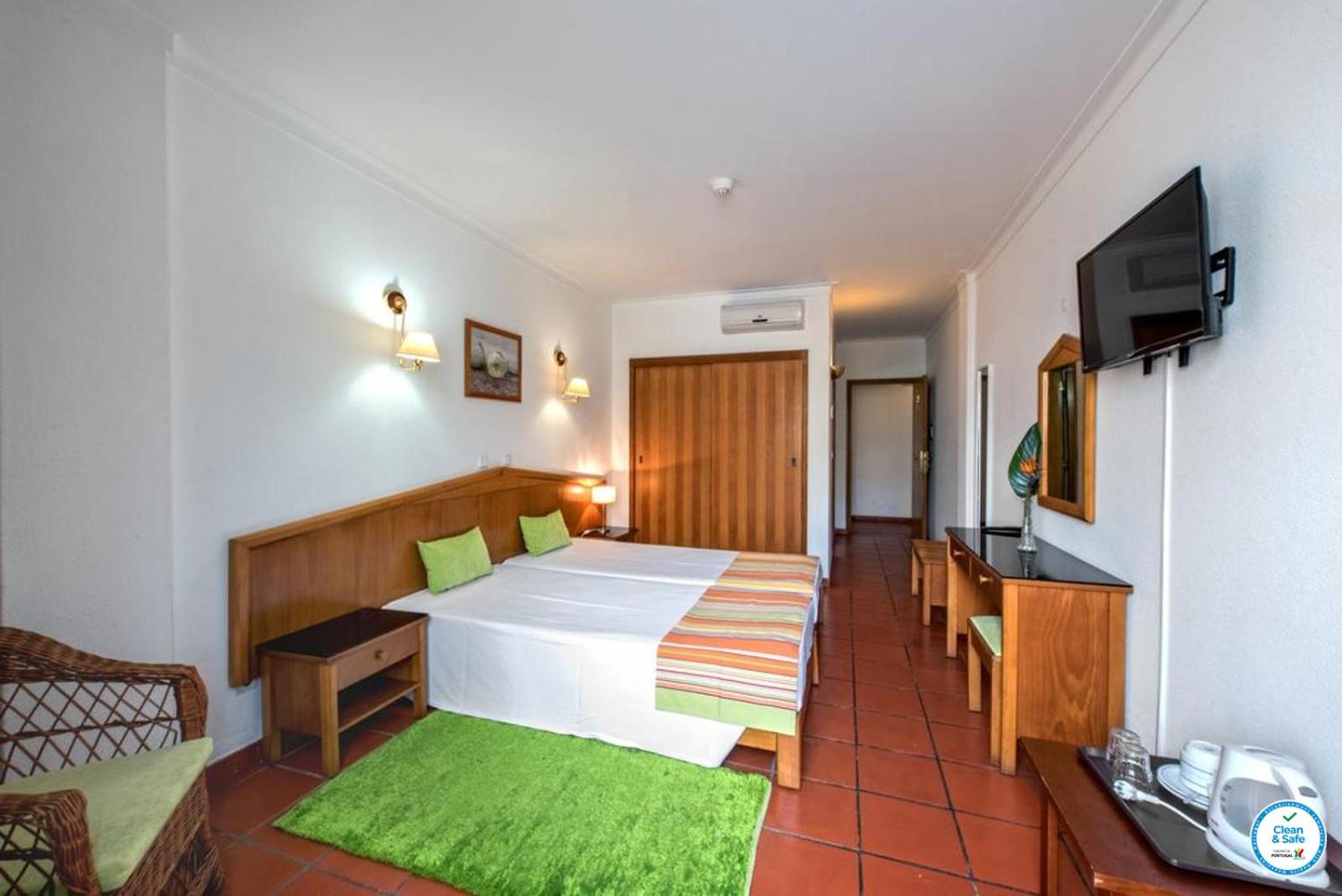 Standard Double or Twin Room - Photo 5