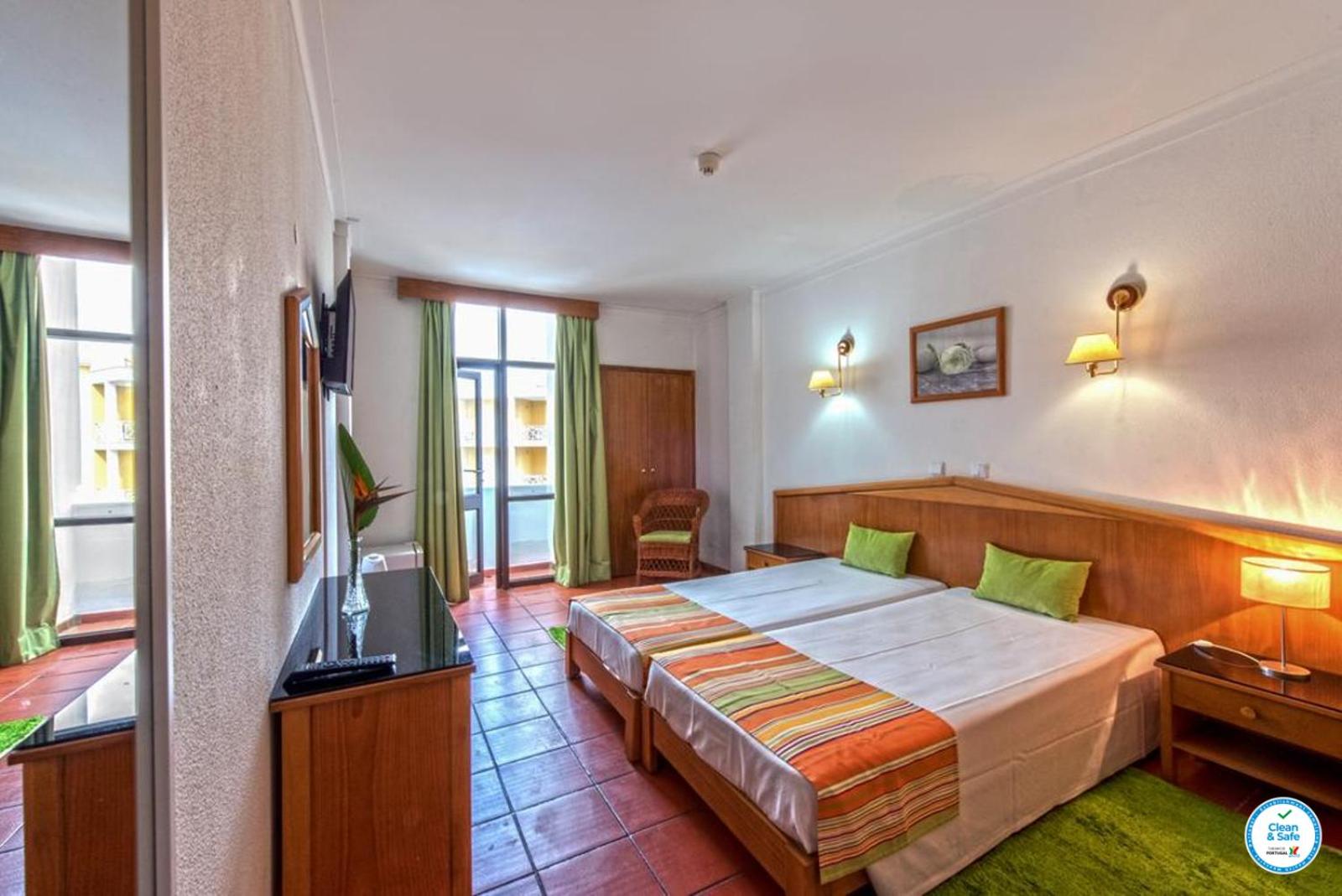 Standard Double or Twin Room - Photo 3