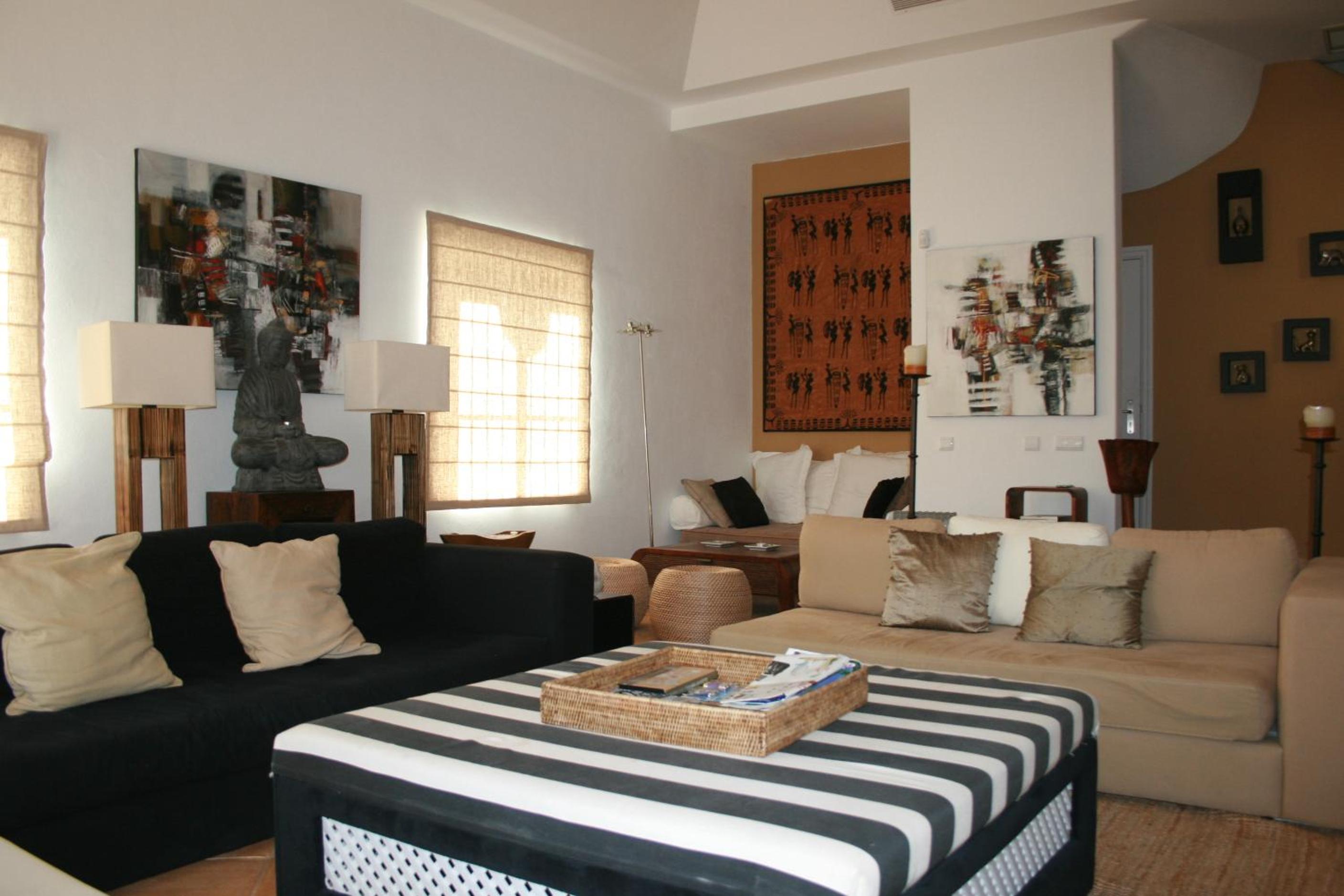 Five-Bedroom Villa photo 1