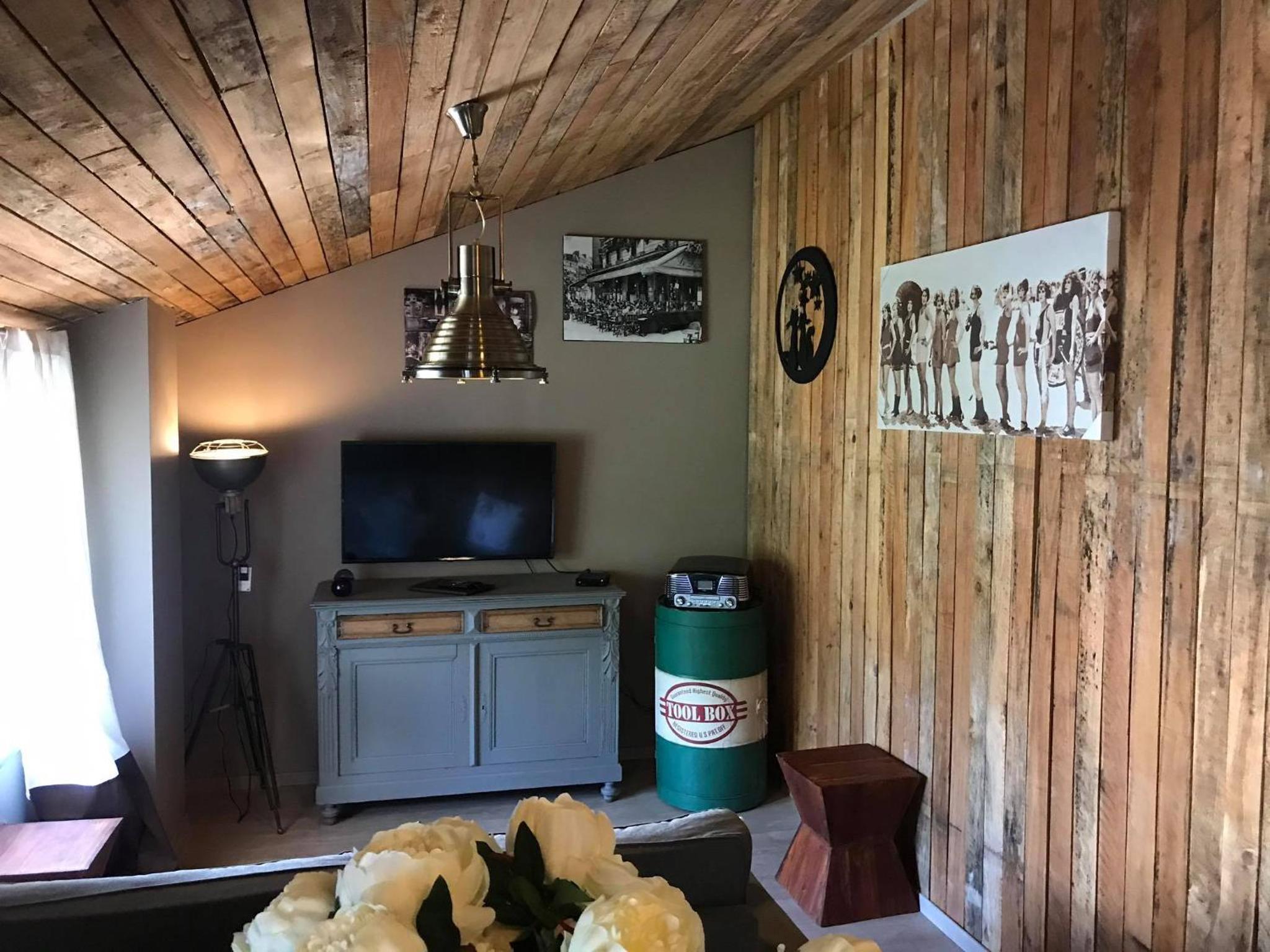 Suite - Photo 3
