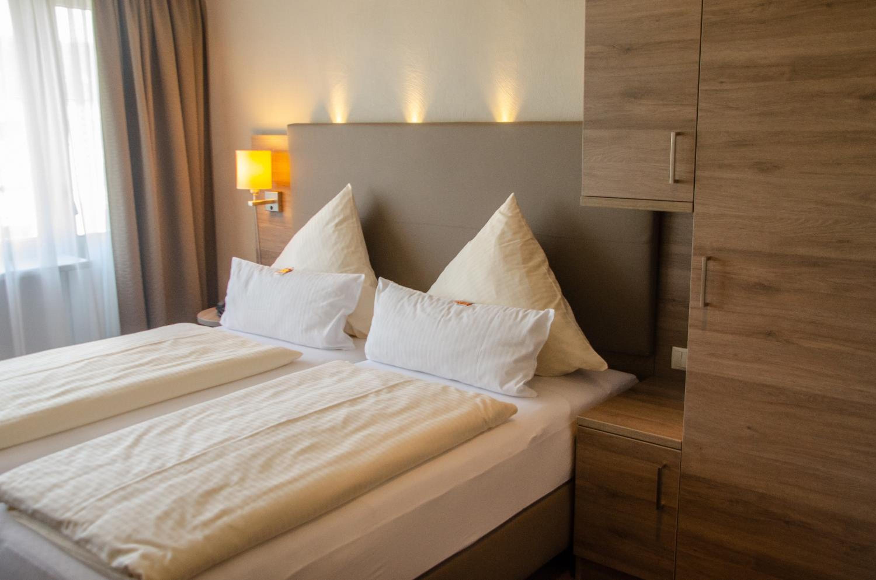 Double Room with River View - Photo 1