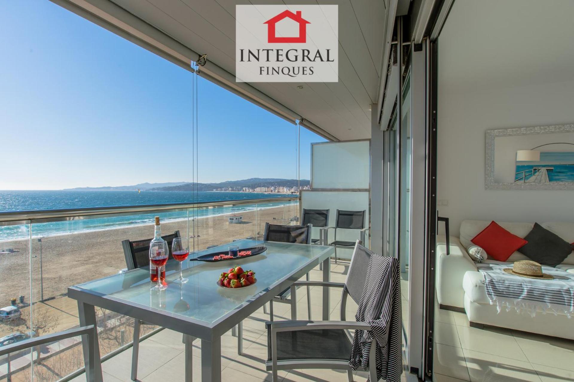 Apartamento dúplex con jacuzzi y vistas al mar