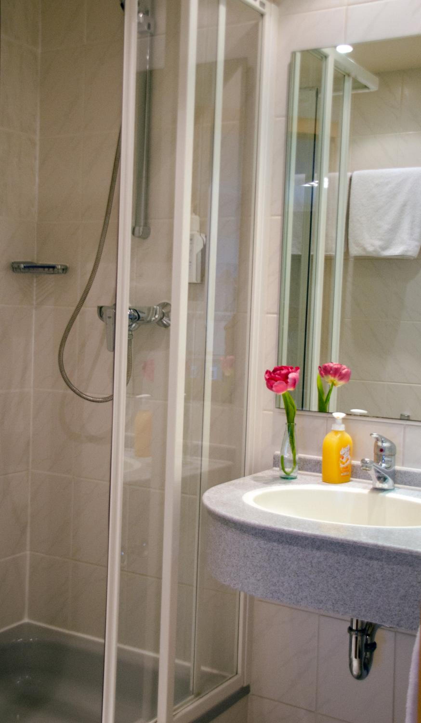 Double Room with River View - Photo 7