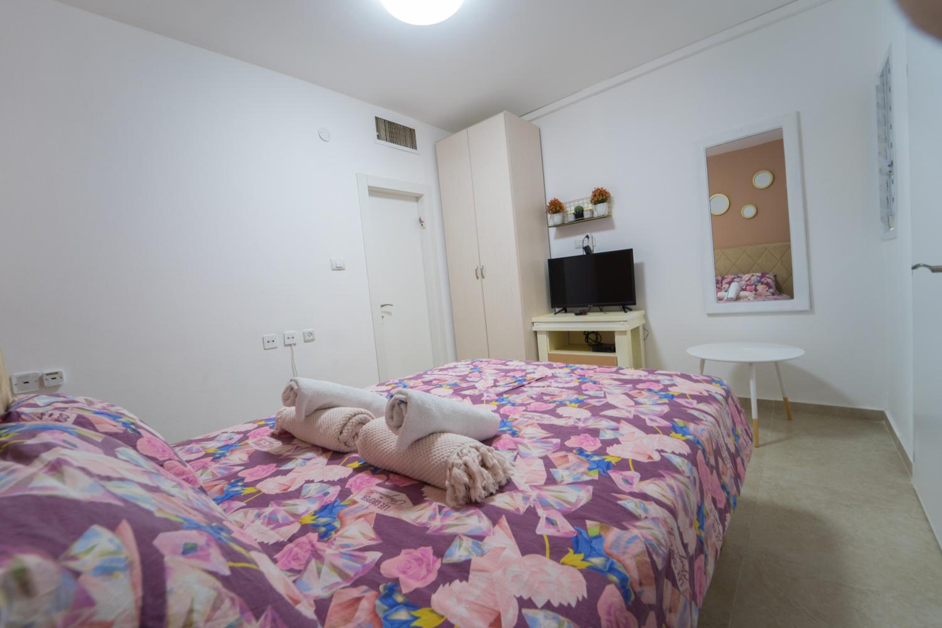 One-Bedroom Apartment - Ground Floor - Photo 3