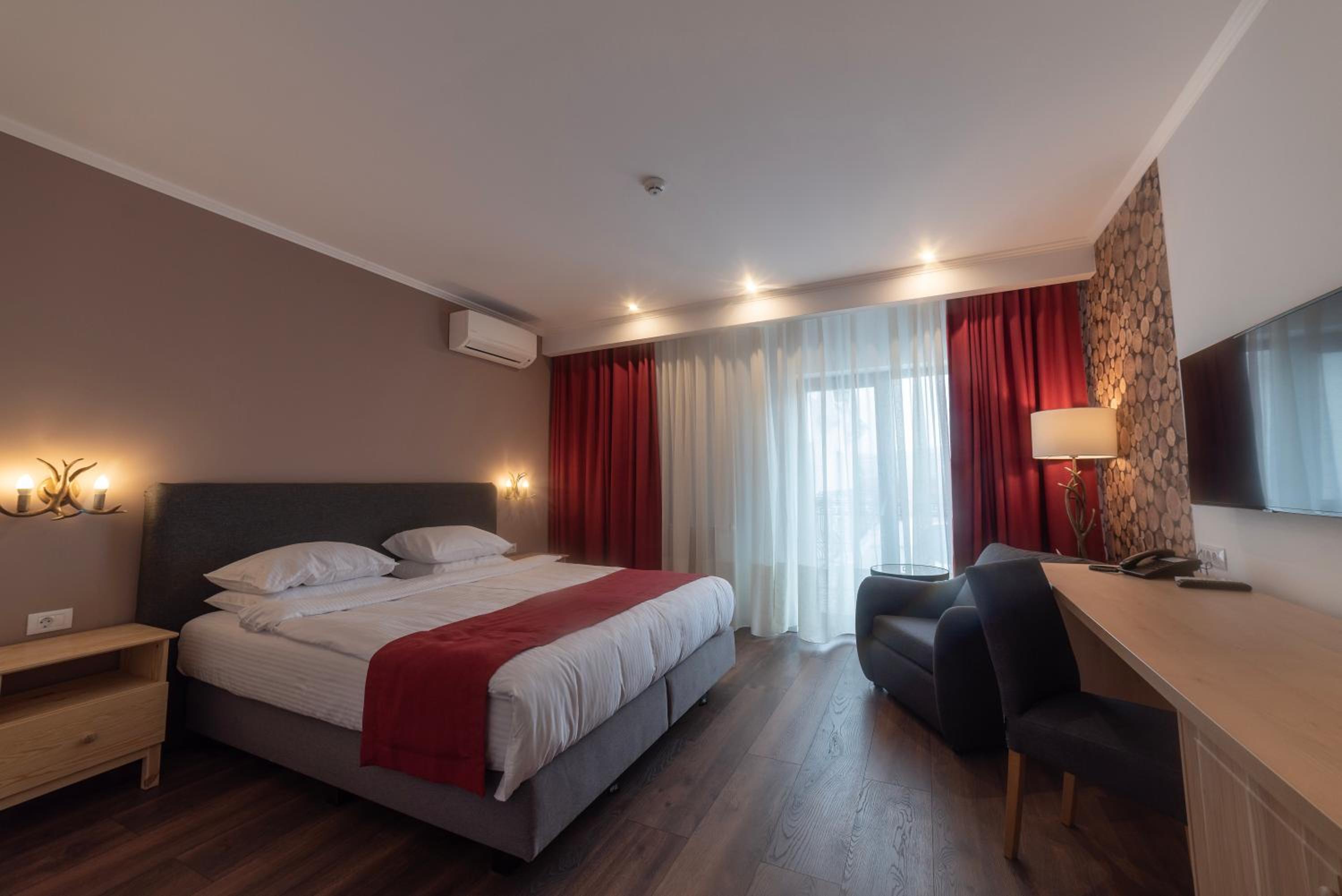 Deluxe Double or Twin Room with Balcony - Photo 11