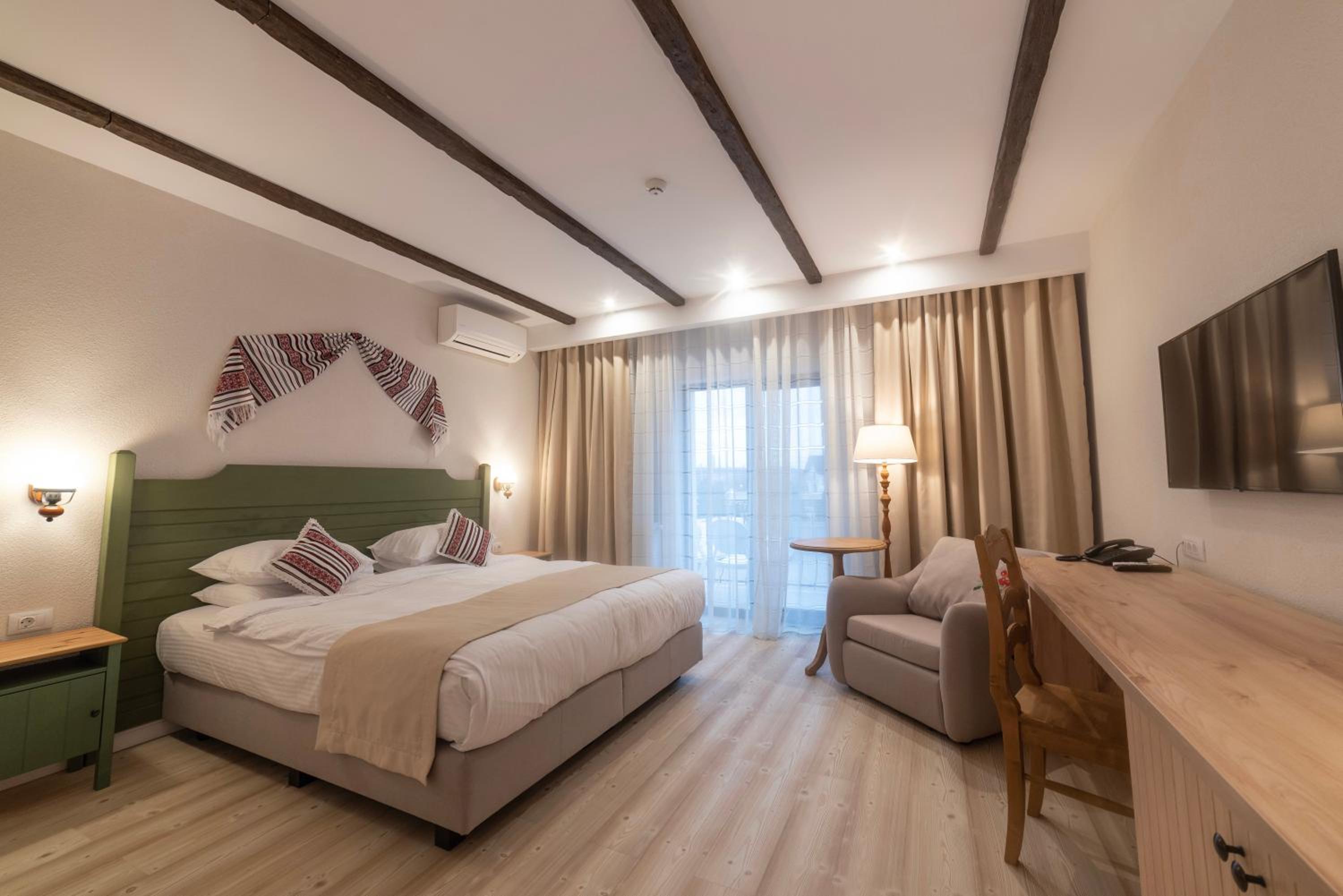 Deluxe Double or Twin Room with Balcony - Photo 37