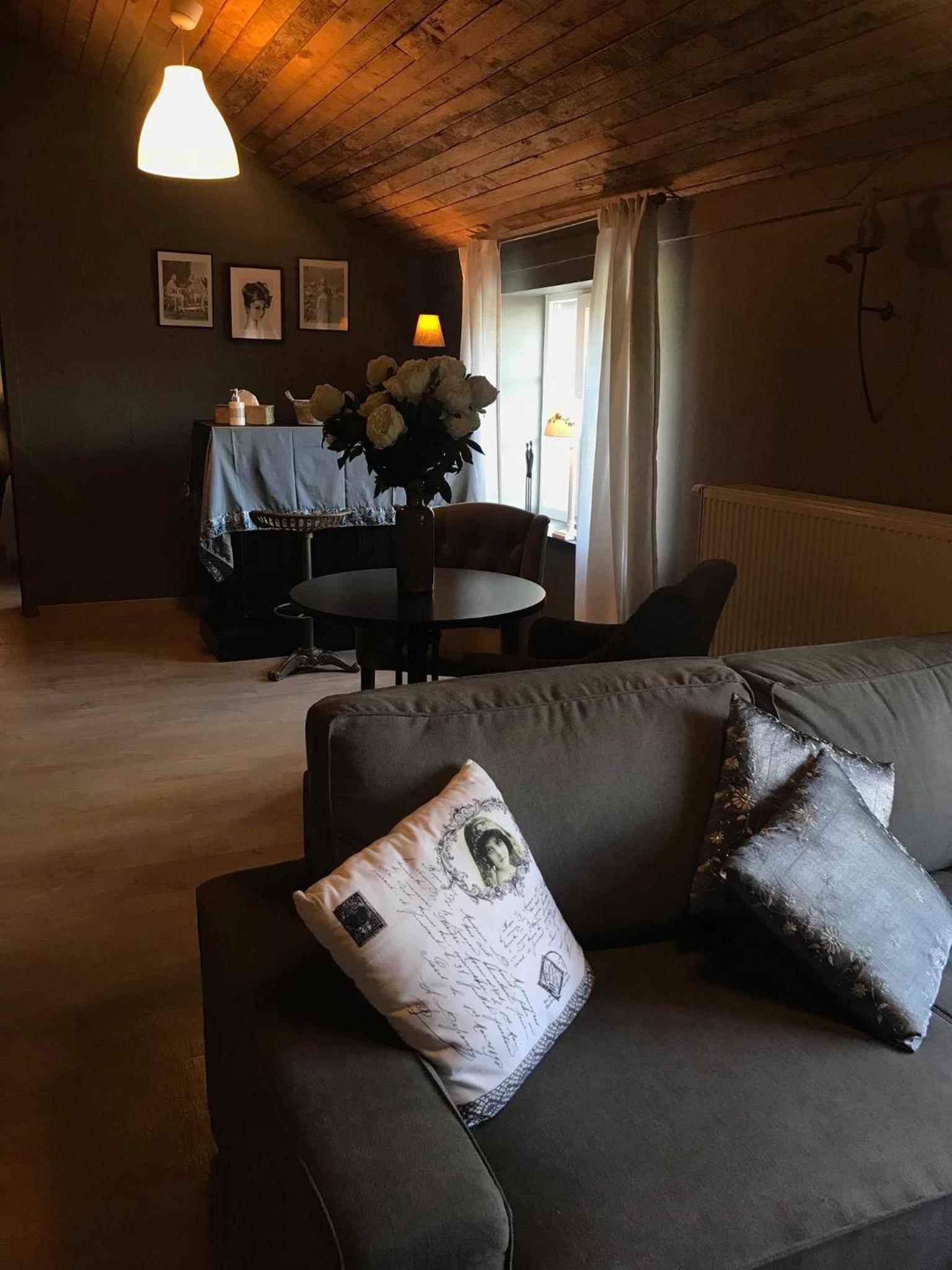 Suite - Photo 1