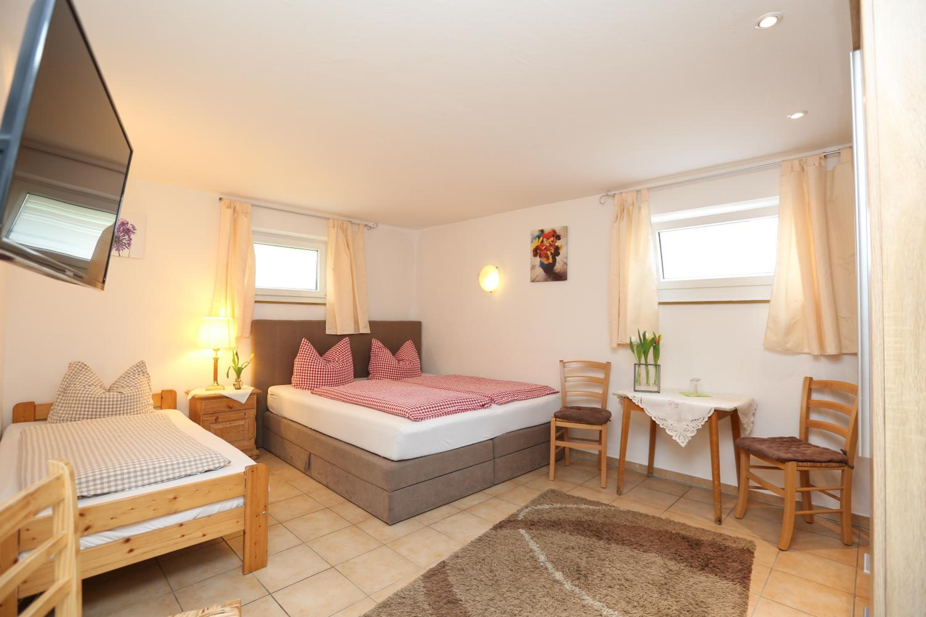 Triple Room Basement photo 1