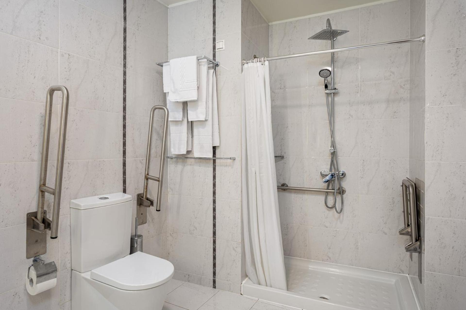 Twin Room - Disability Access photo 3