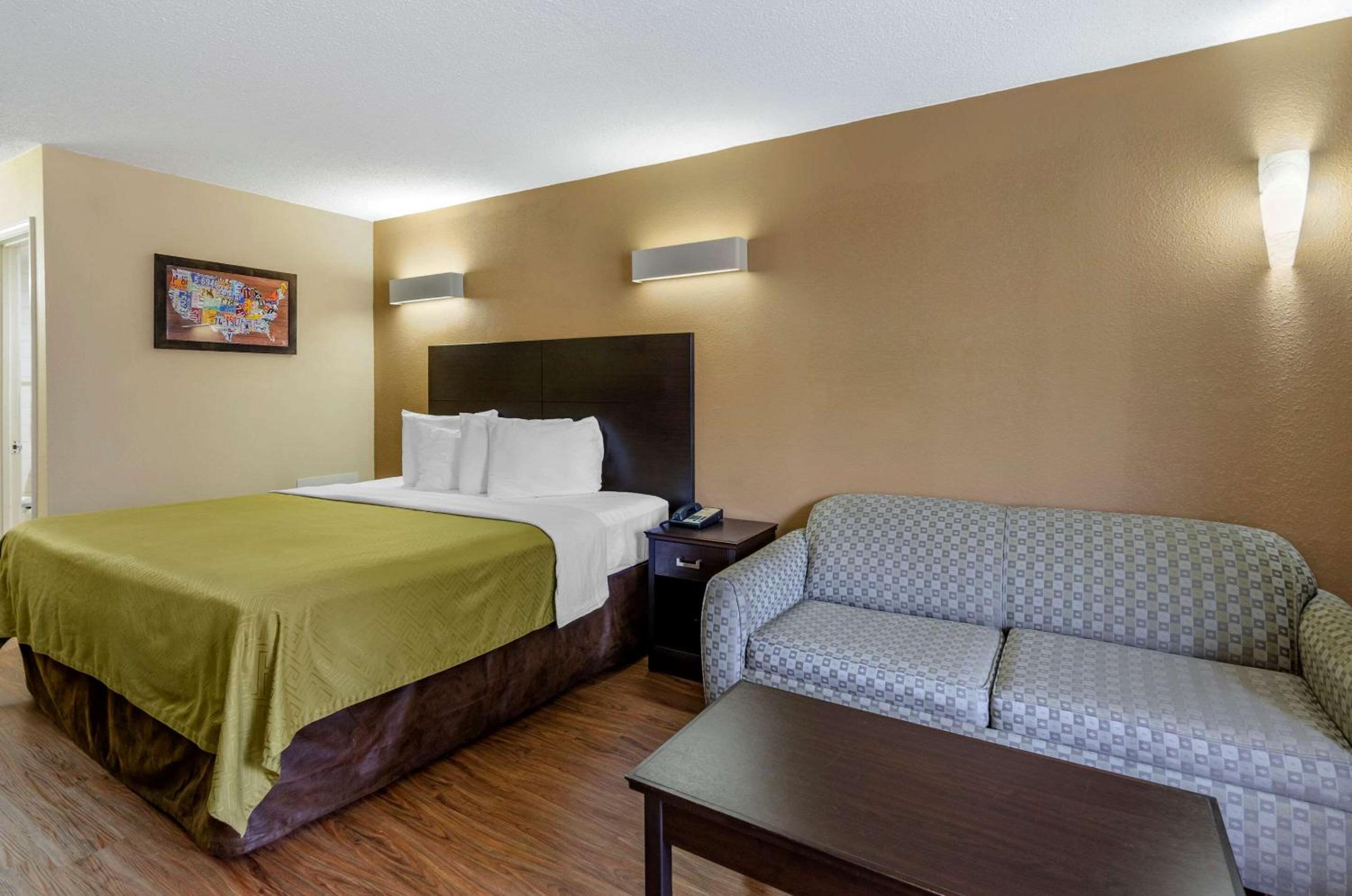 King Room - Non-Smoking - Photo 1