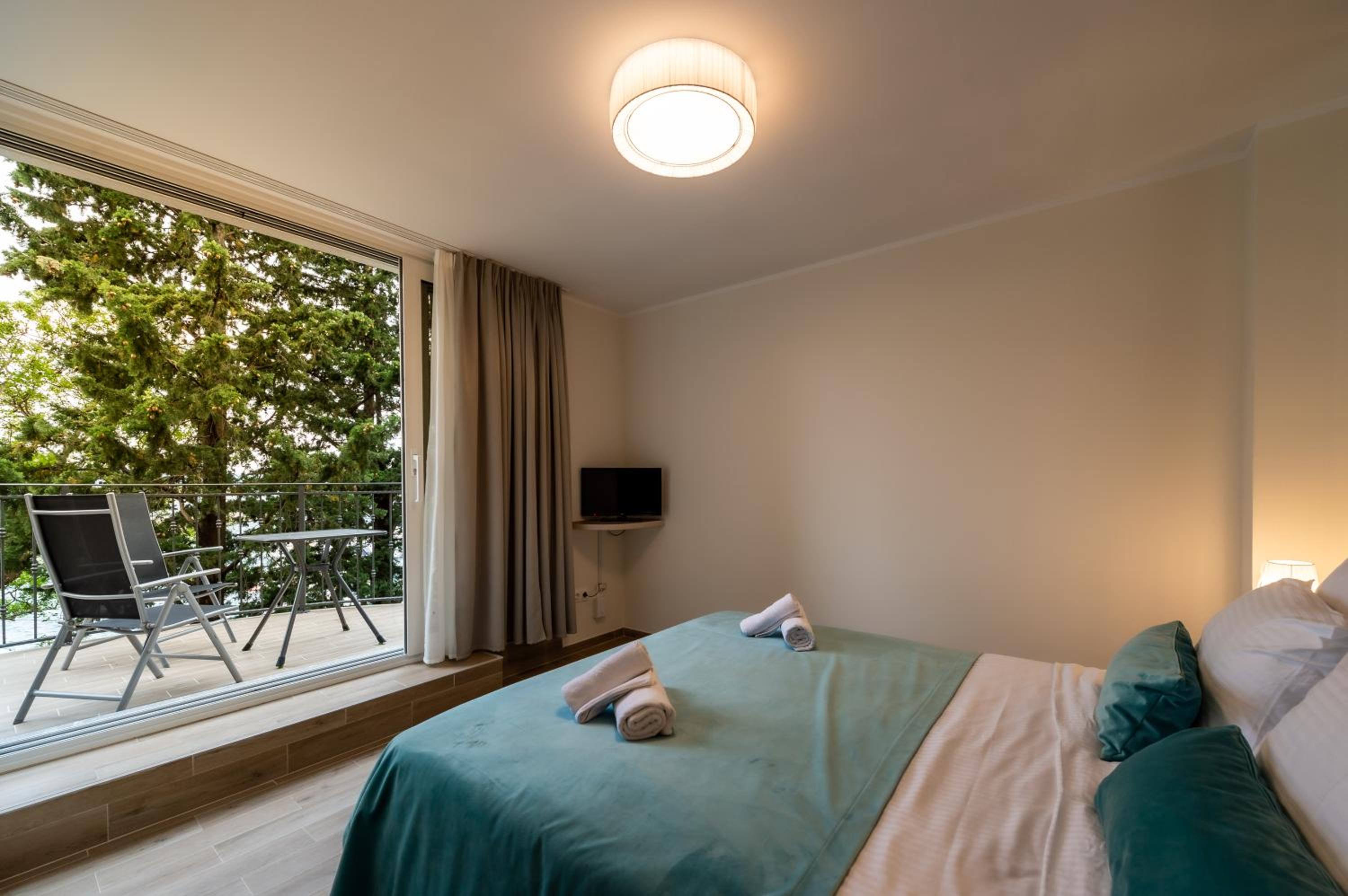Deluxe Double Room with Balcony and Sea View