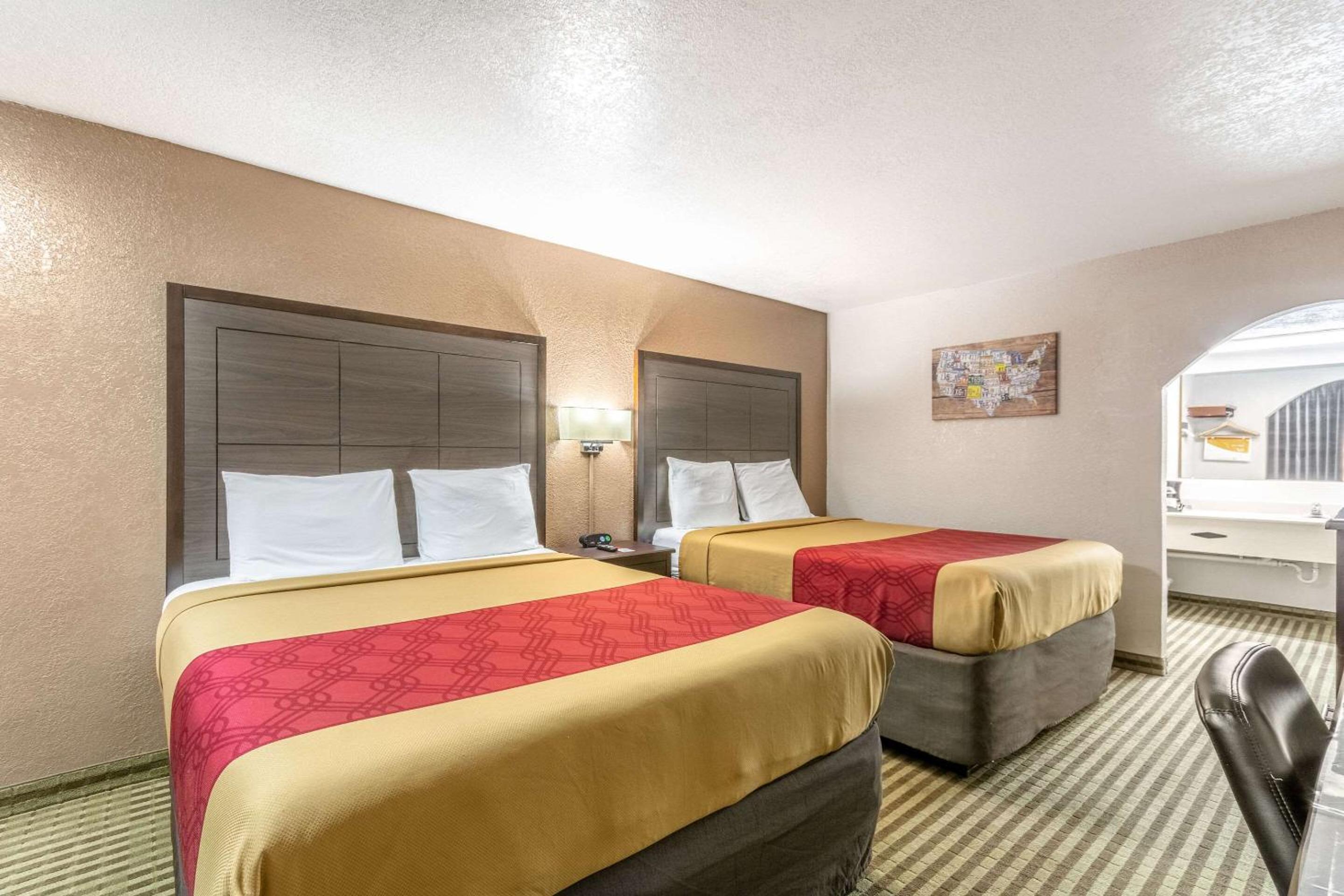 Queen Room with Two Queen Beds - Non-Smoking - Photo 1