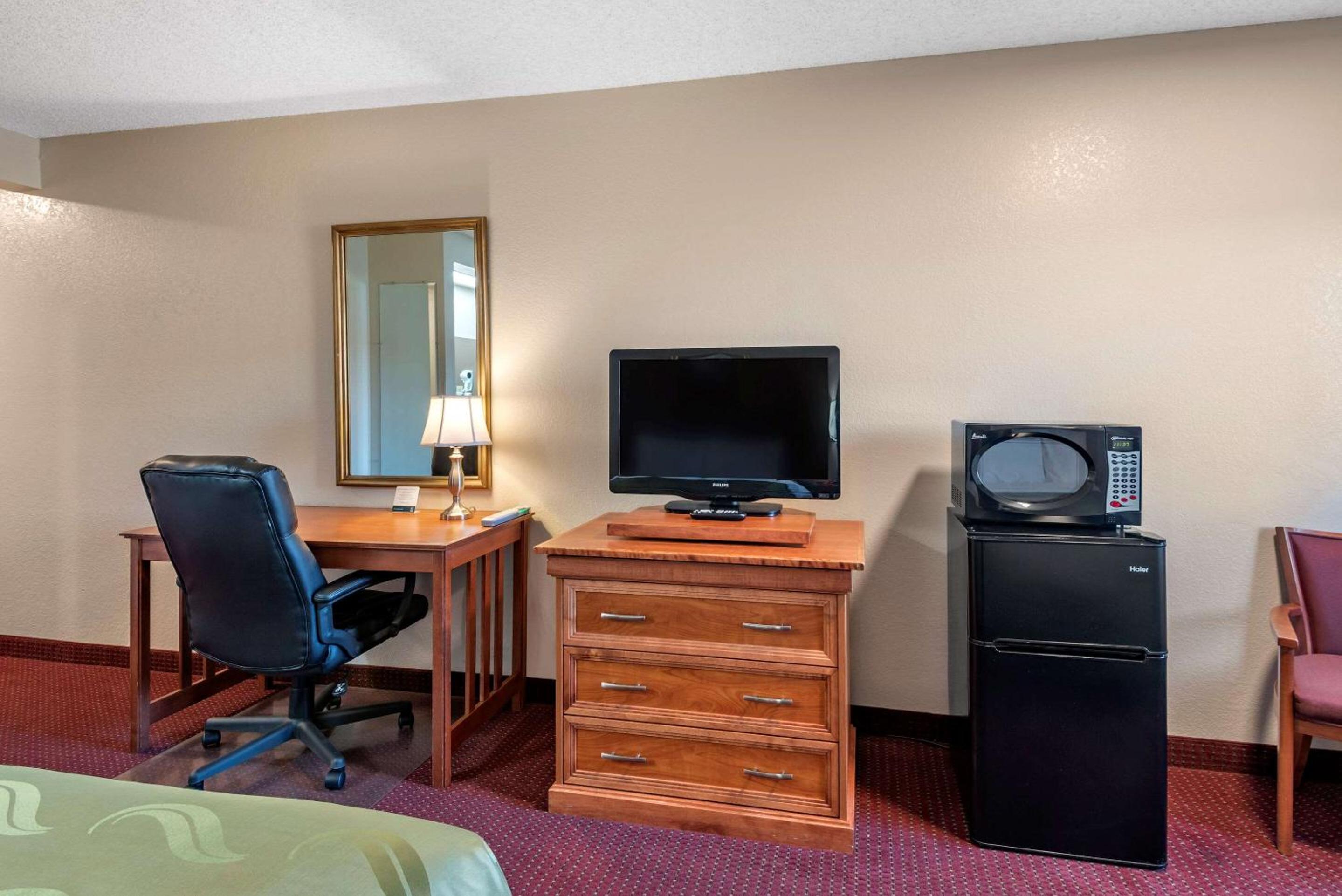 King Room - Non-Smoking - Photo 2
