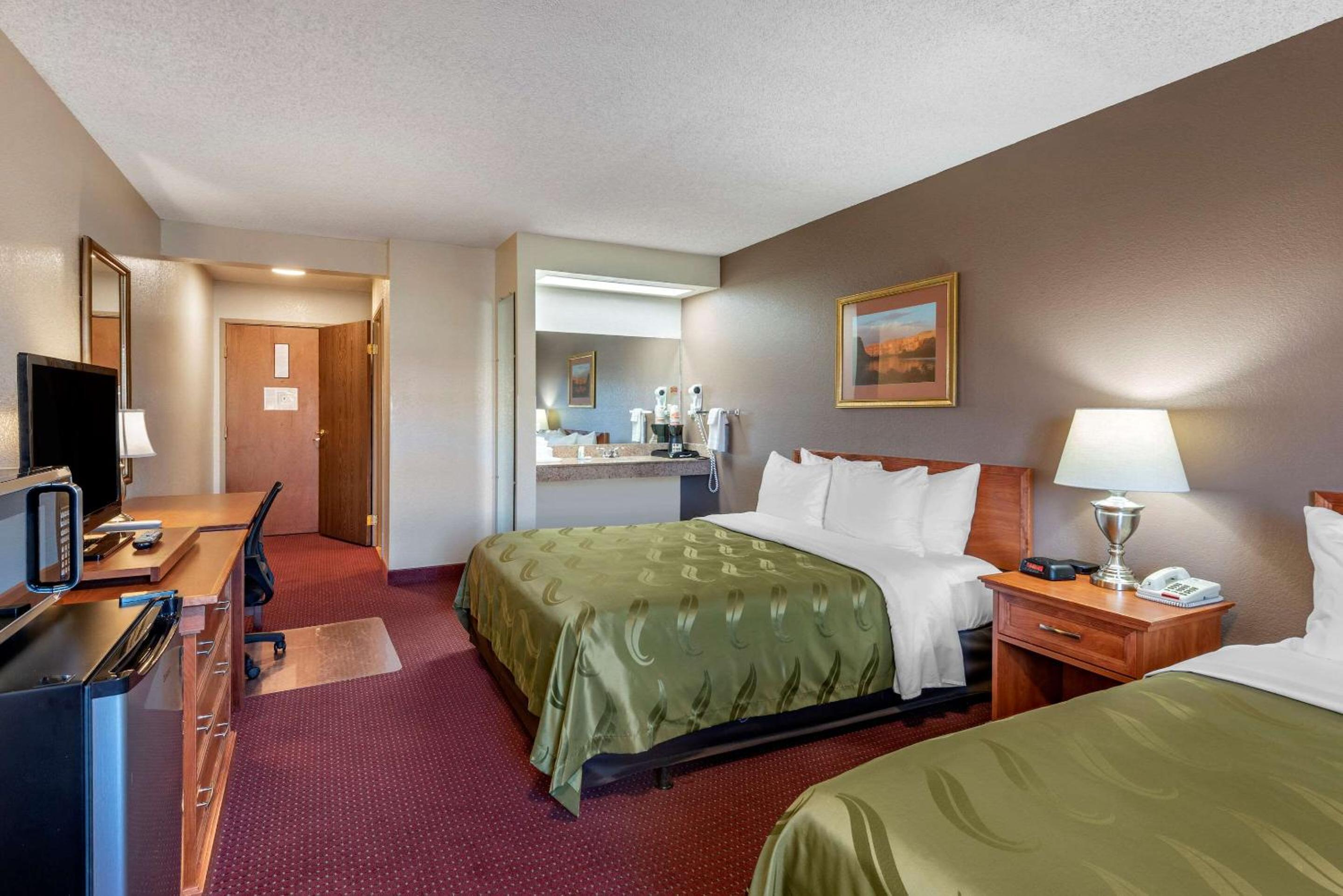 Queen Room with Two Queen Beds and Roll in Shower - Accessible/Non-Smoking - Photo 3
