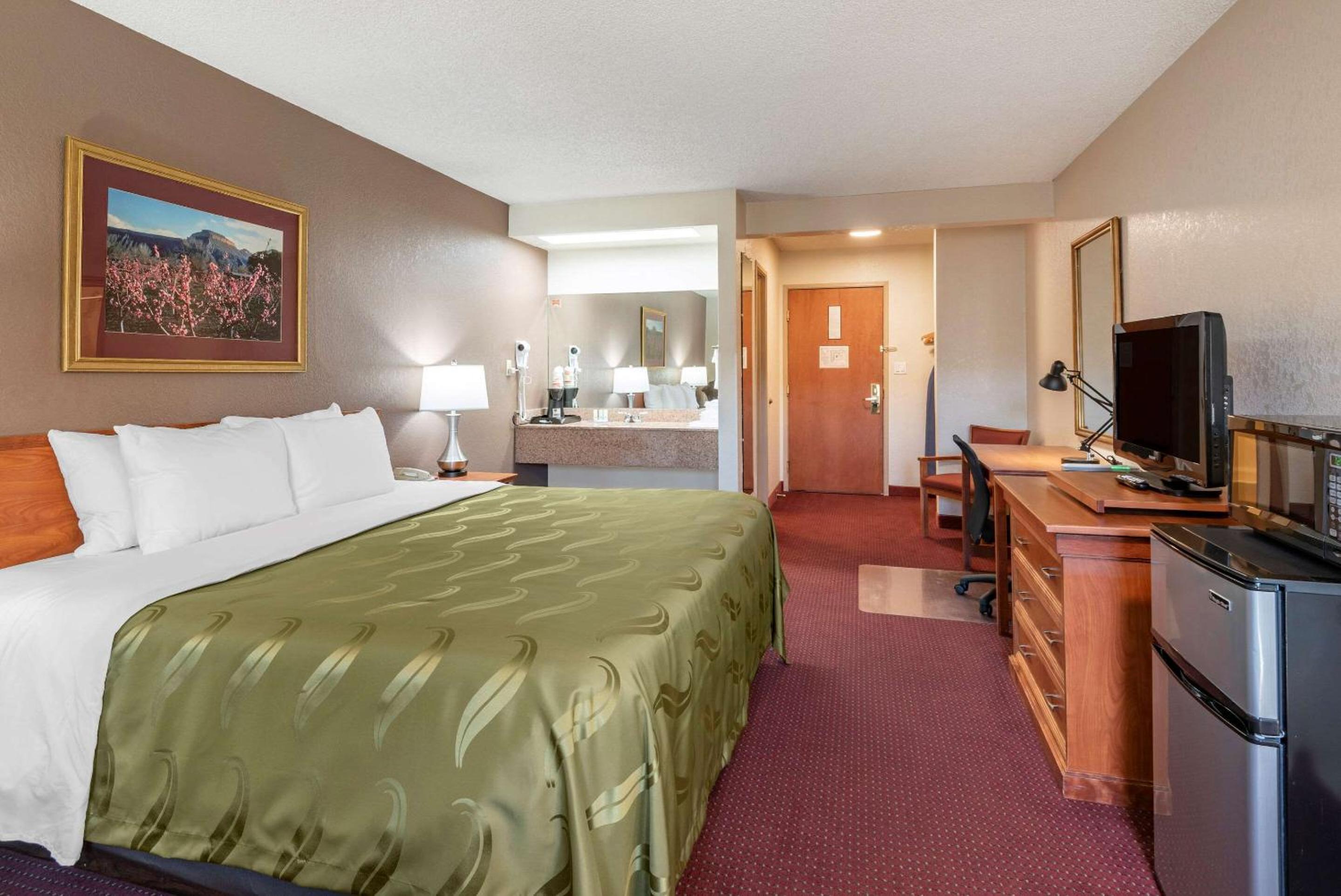 King Room - Non-Smoking - Photo 1