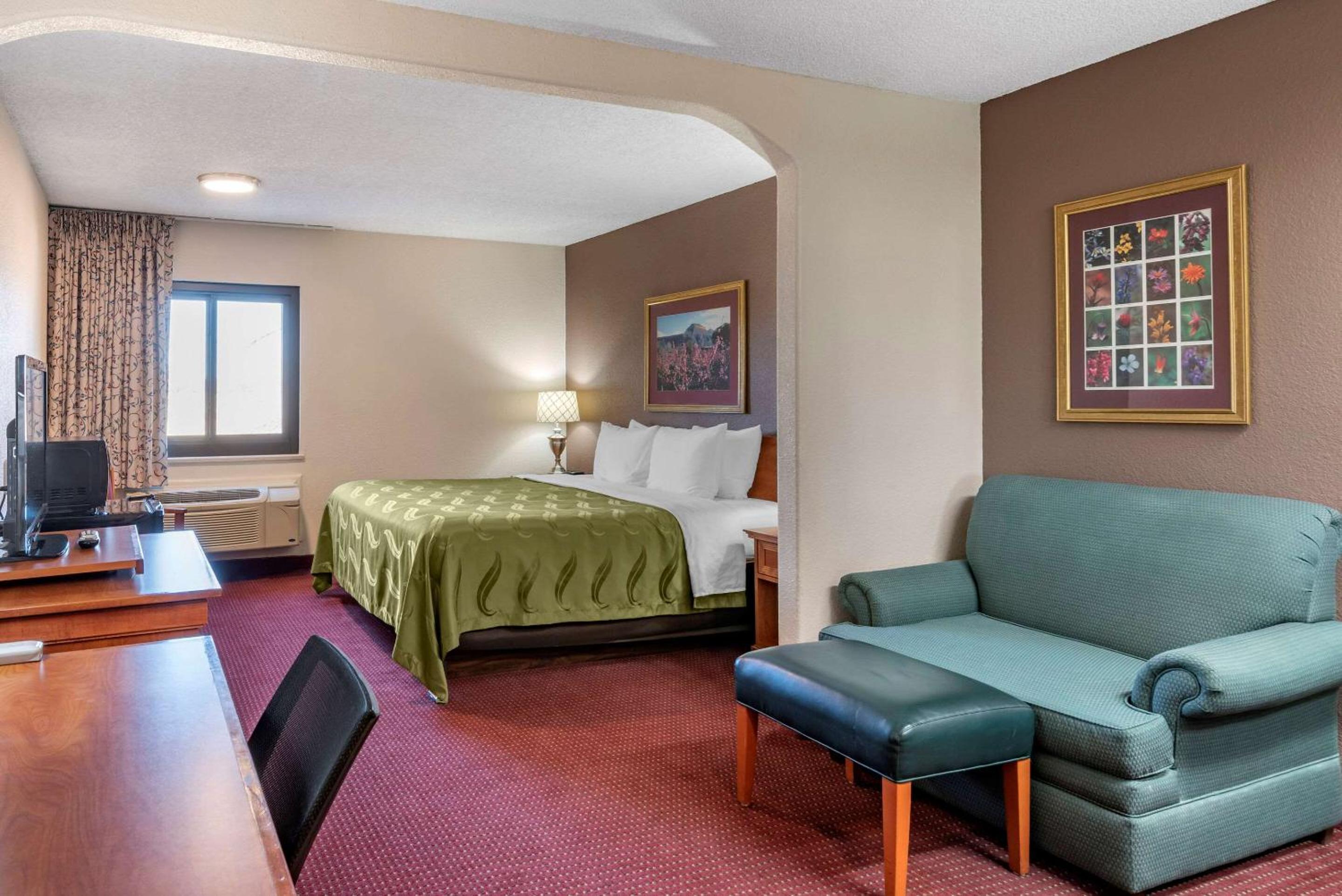 Standard King Room - Non-Smoking  - Photo 1