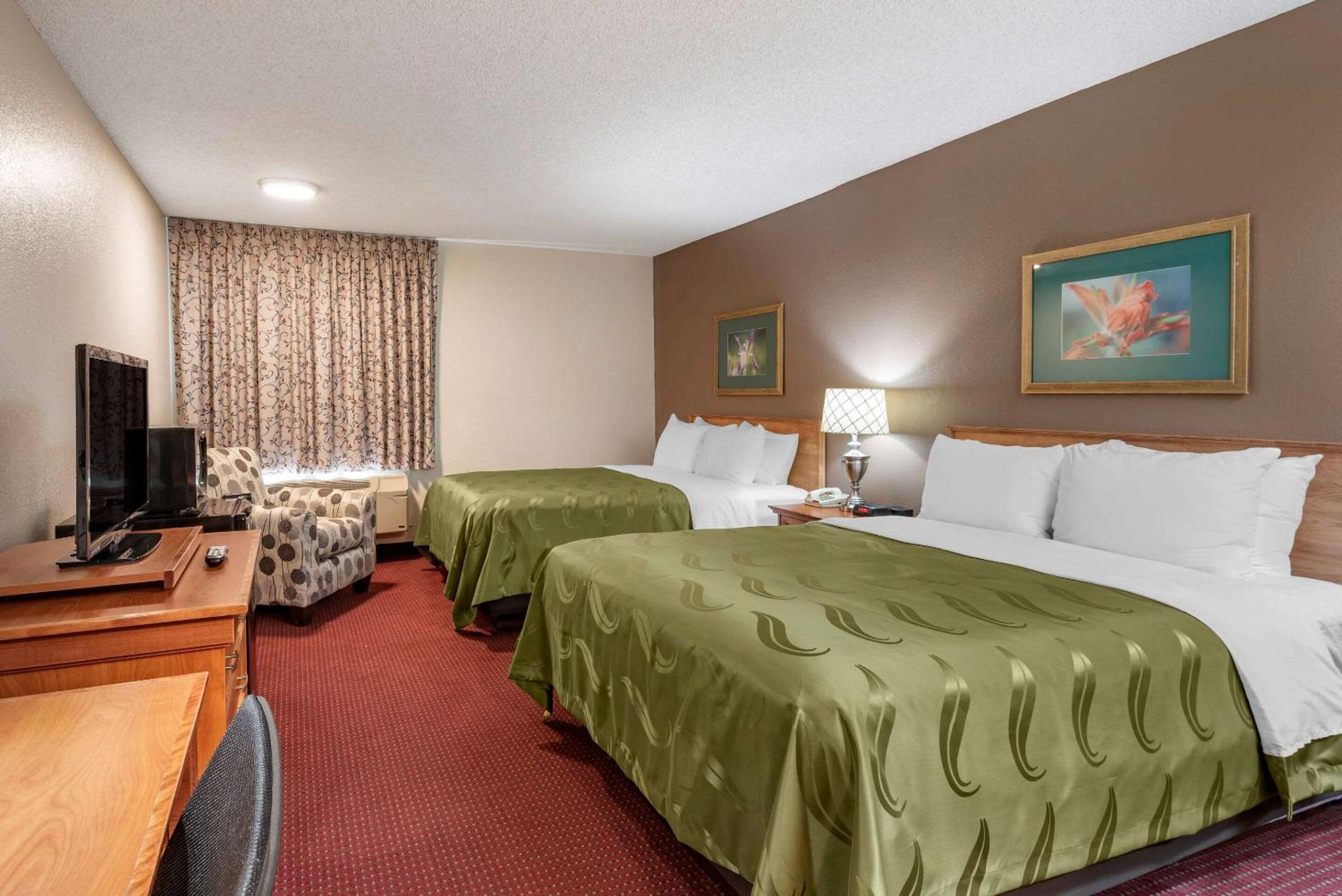 Queen Room with Two Queen Beds - Non-Smoking - Photo 1