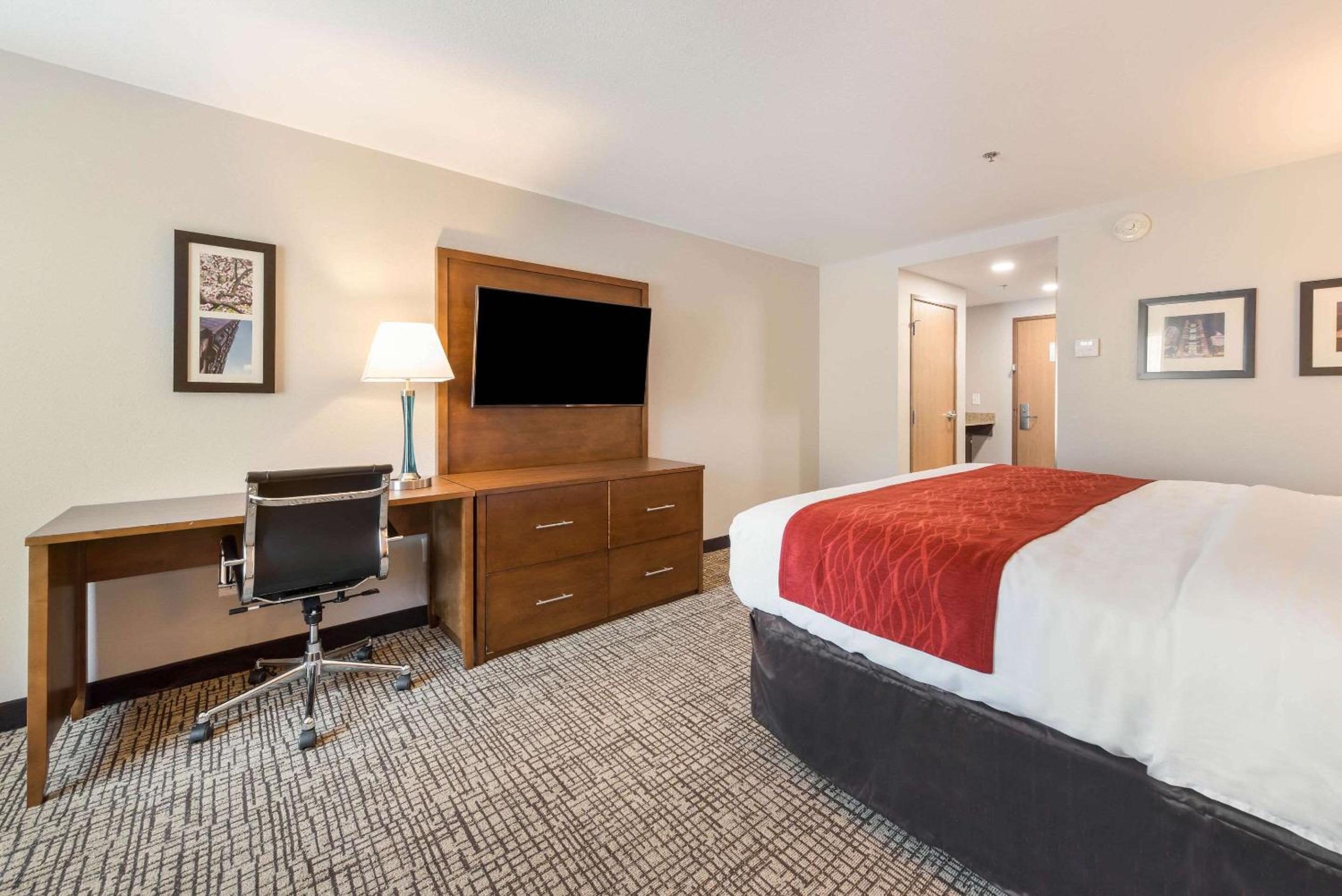 King Room - Non-Smoking - Photo 2