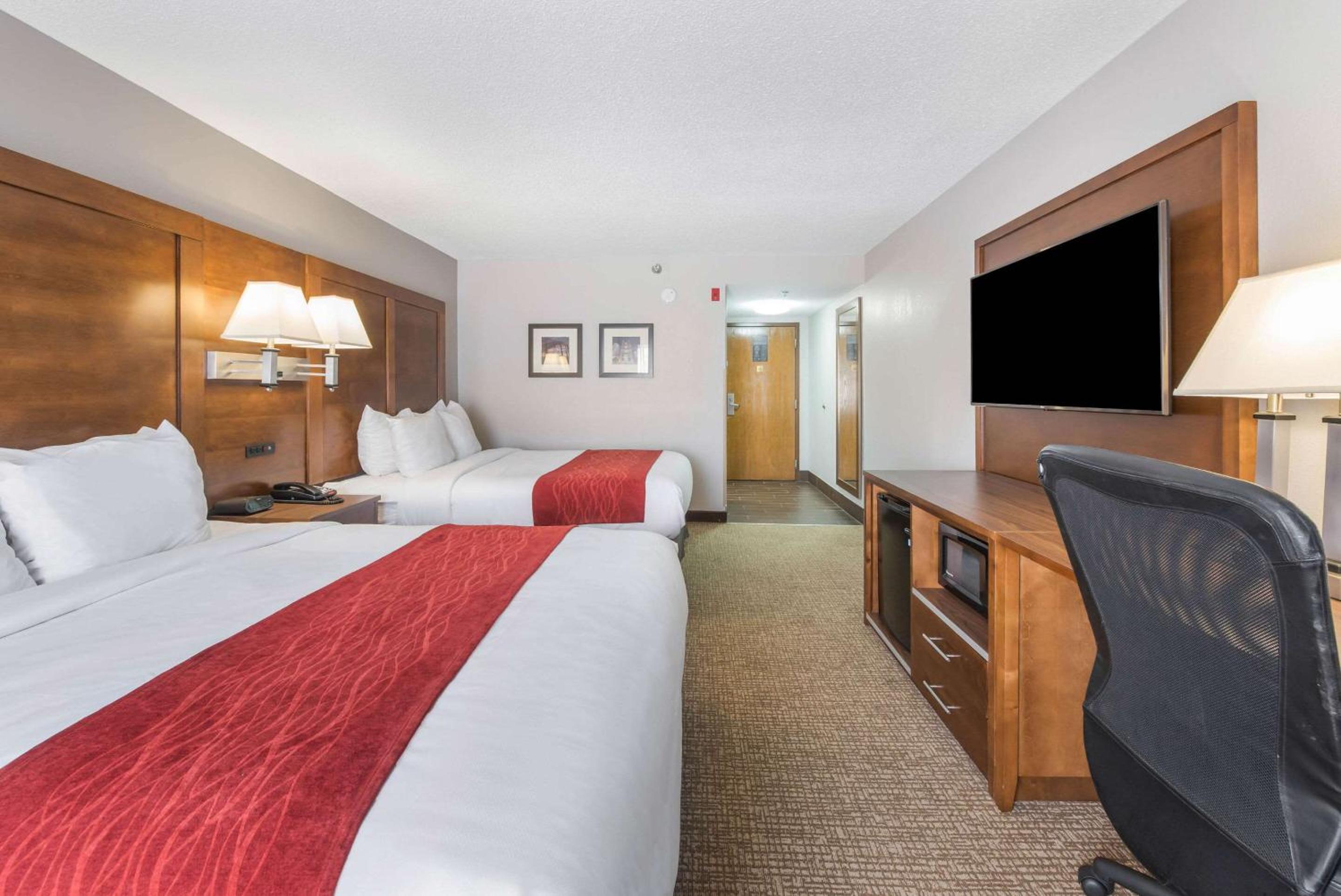 Efficiency Queen Room with Two Queen Beds - Non-Smoking - Photo 1