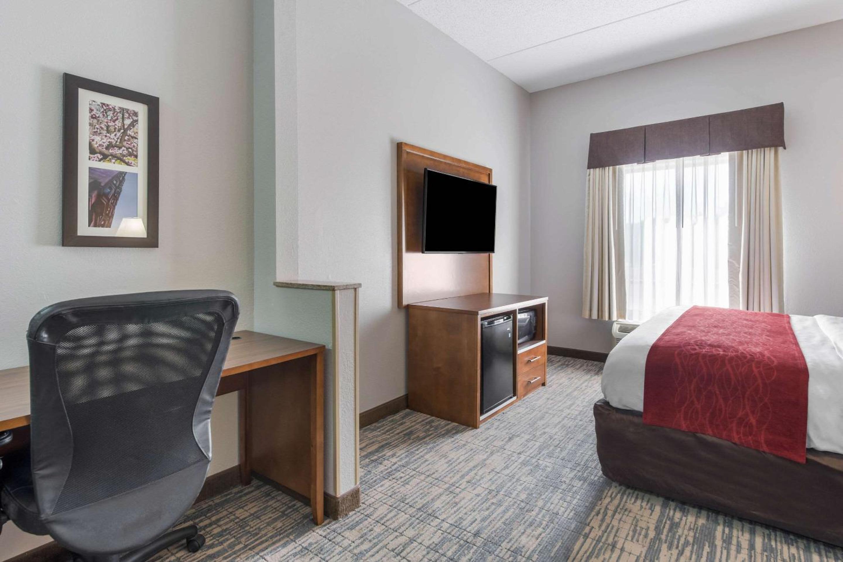 King Suite - Non-Smoking - Photo 2