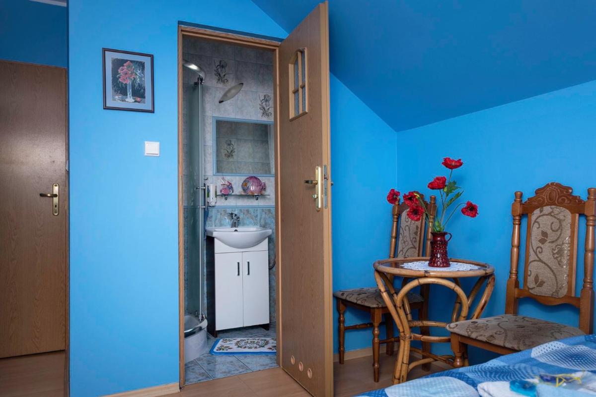 Triple Room with Private Bathroom - Photo 4