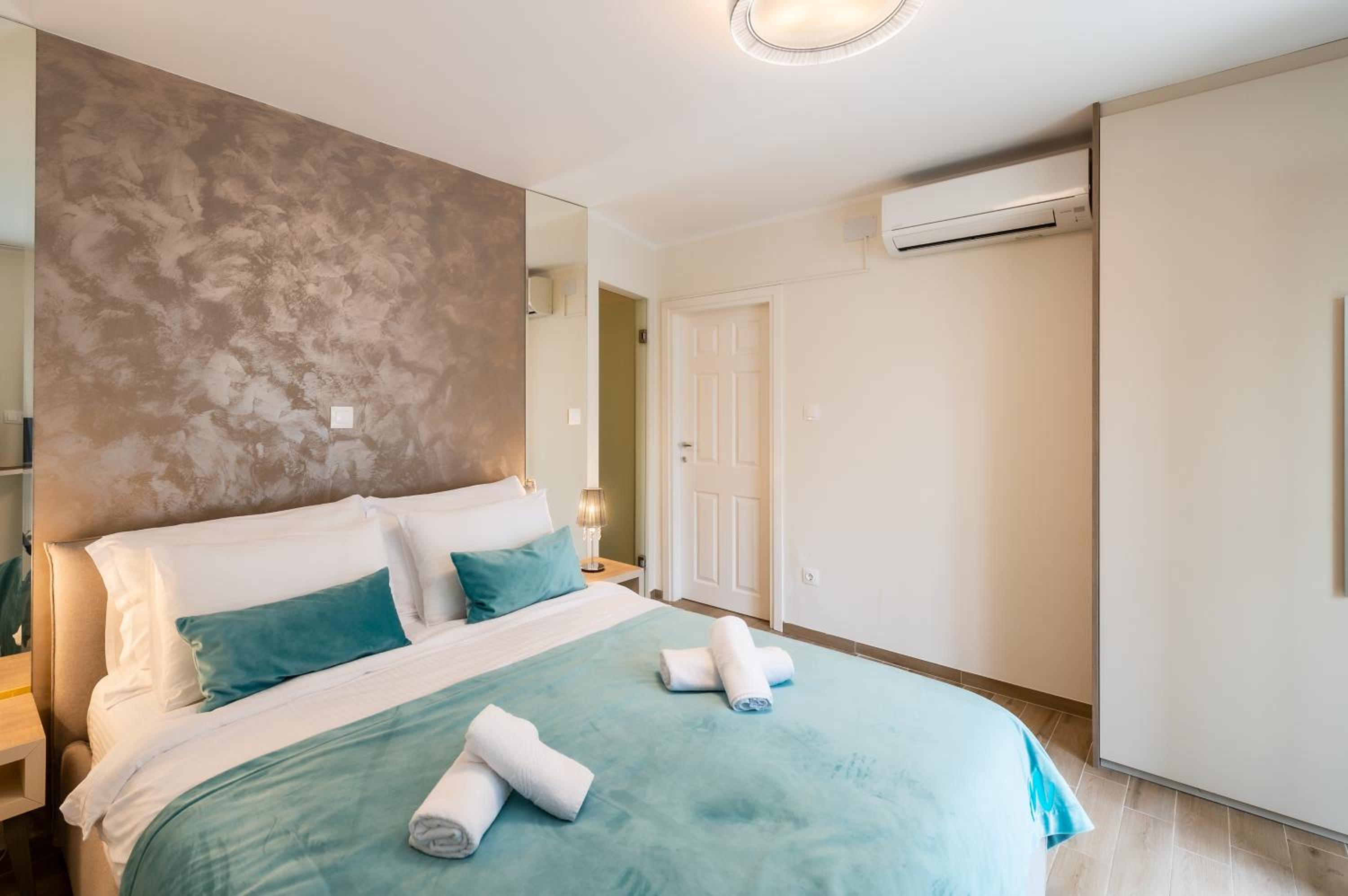 Deluxe Double Room with Balcony and Sea View
