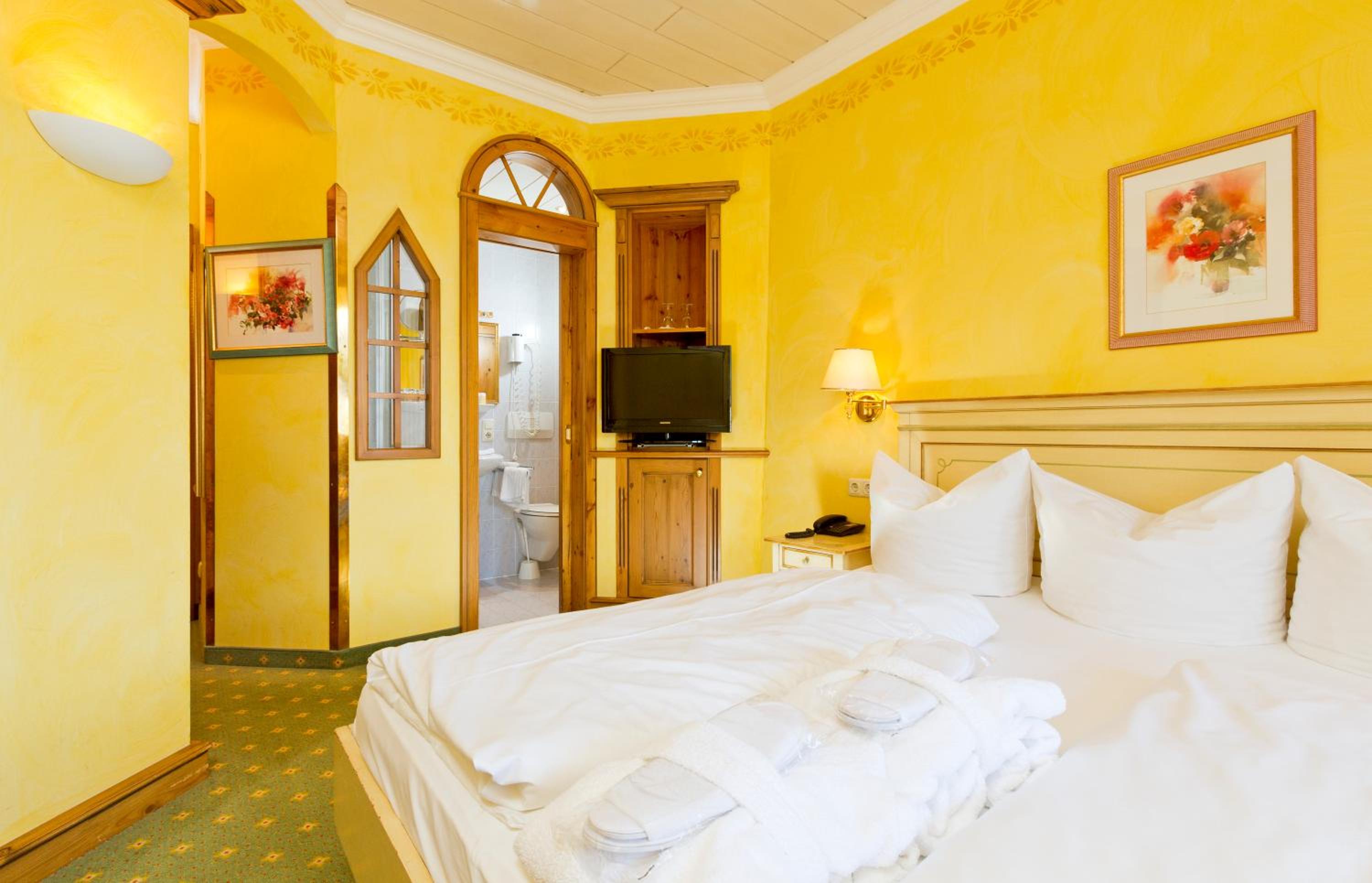 Double Room with Garden View - Photo 4