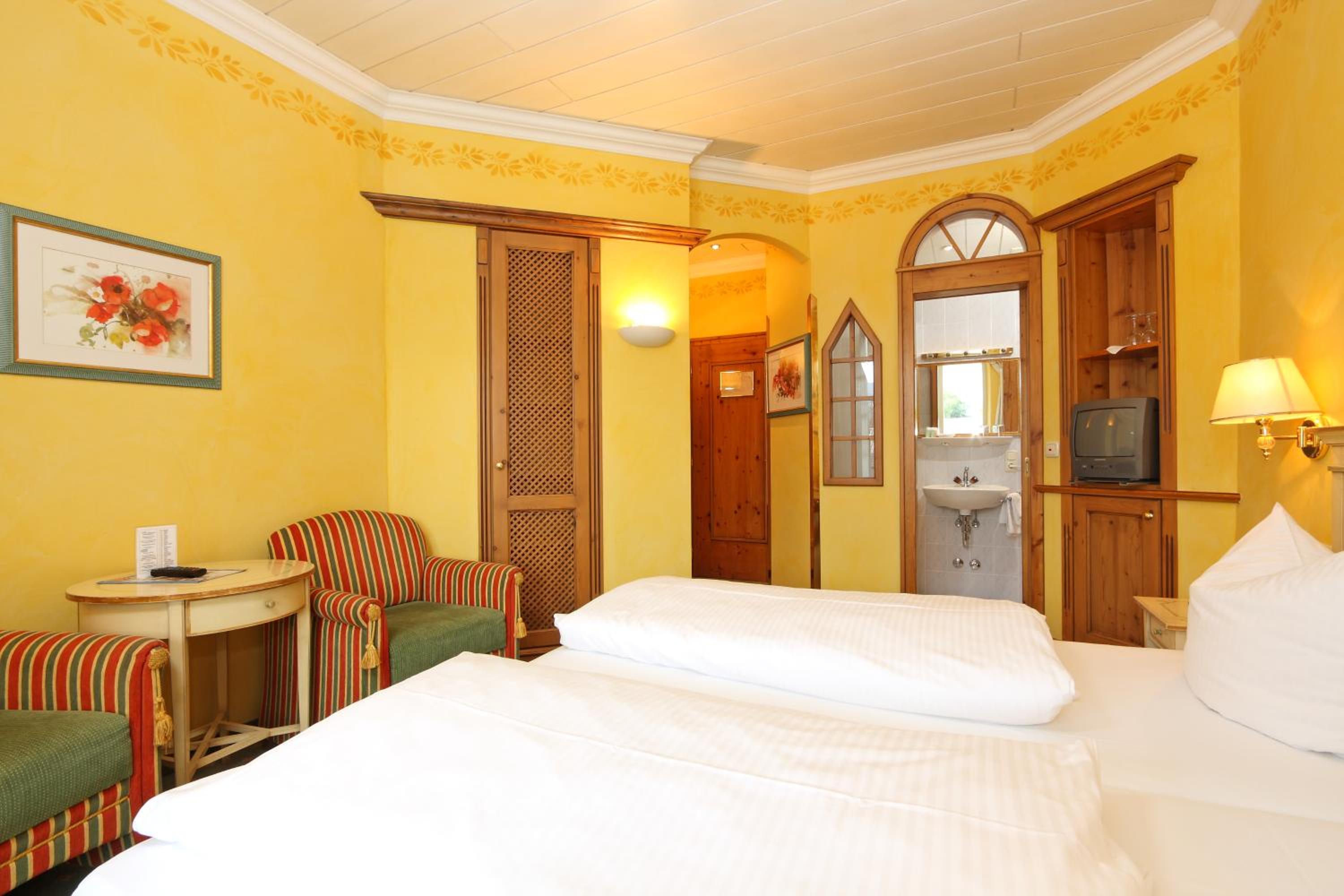 Double Room with Garden View - Photo 3