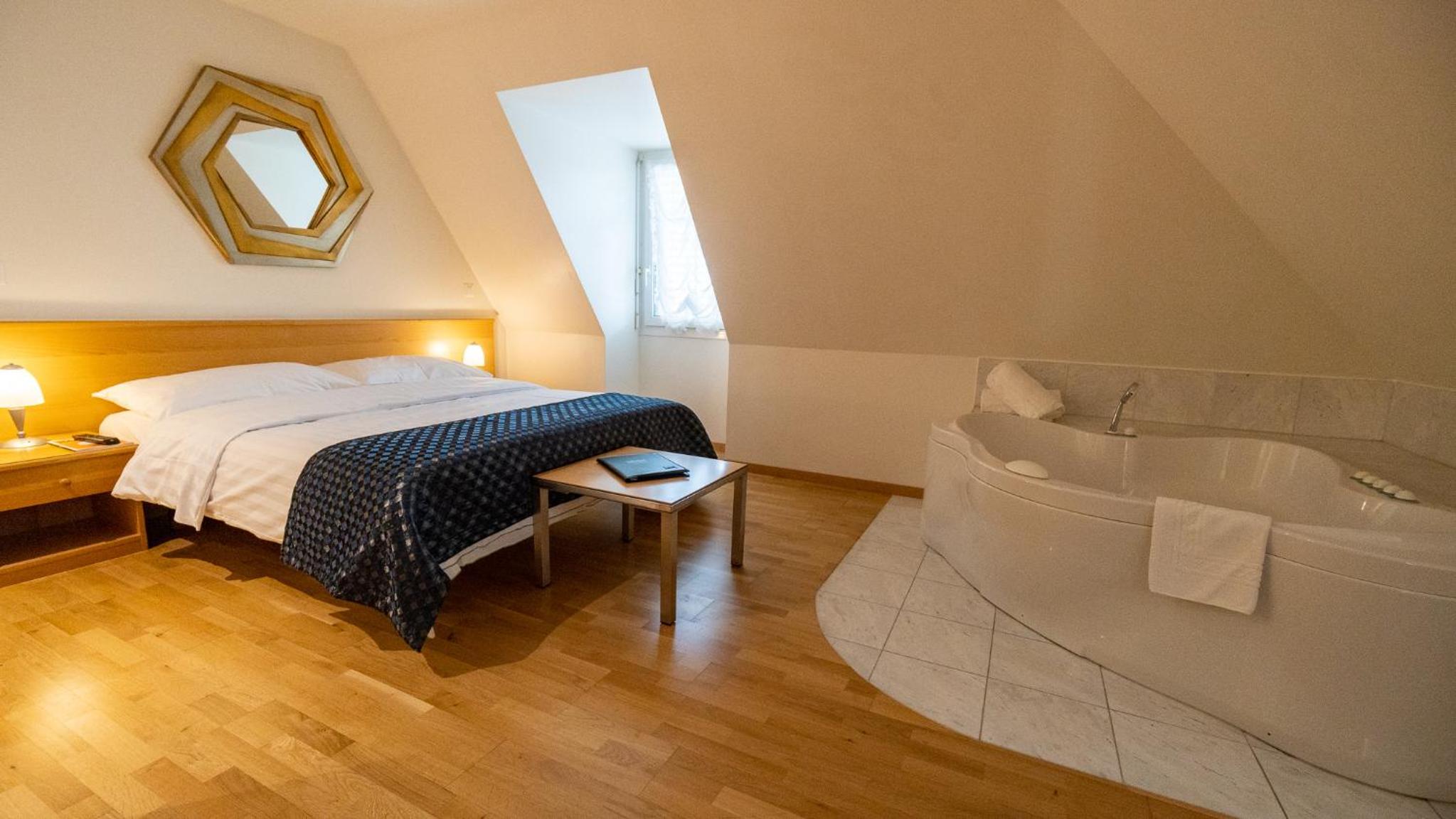 Junior Suite with jacuzzi photo 3